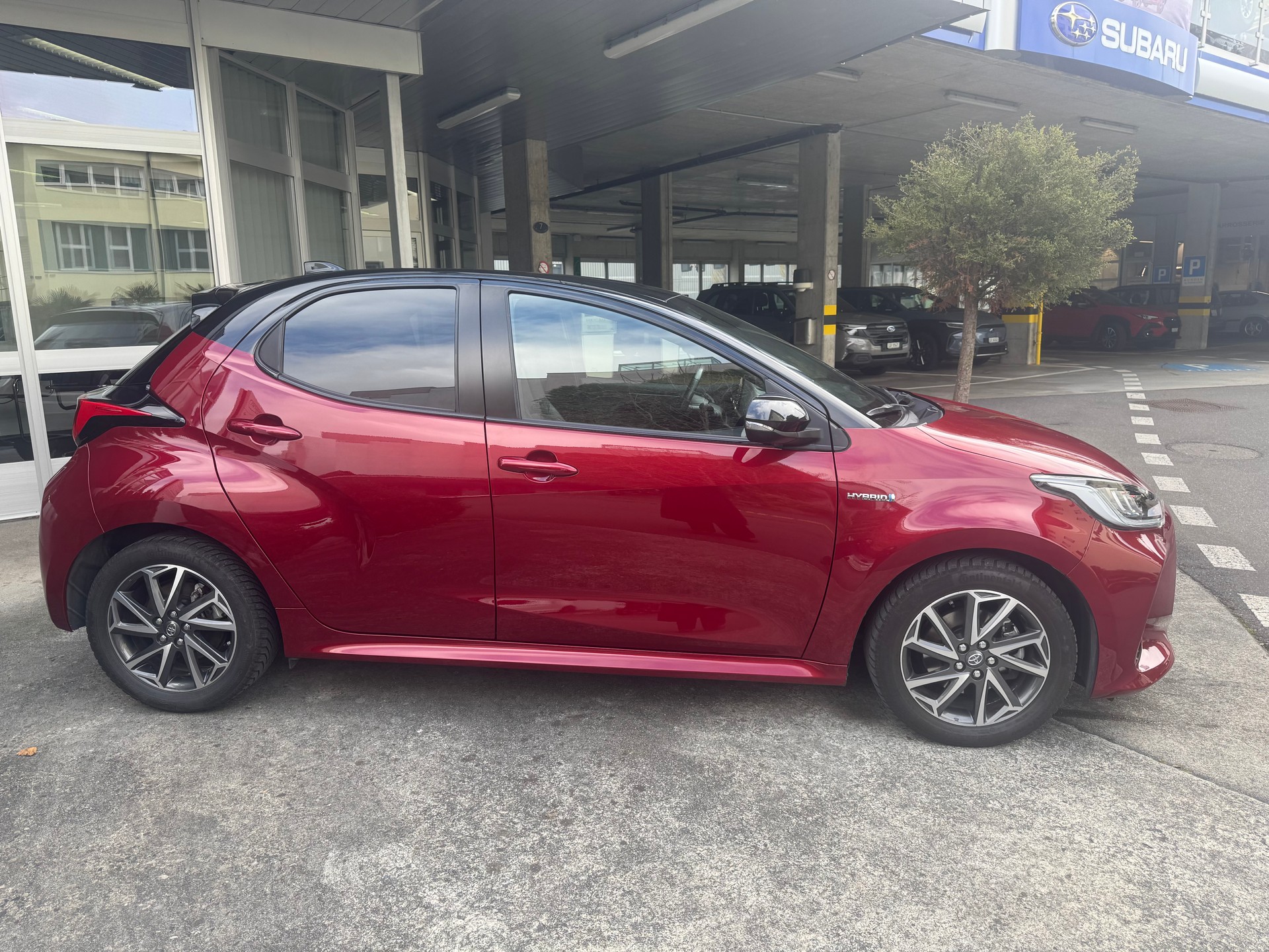 TOYOTA Yaris 1.5 Style e-CVT-showroom-element-2