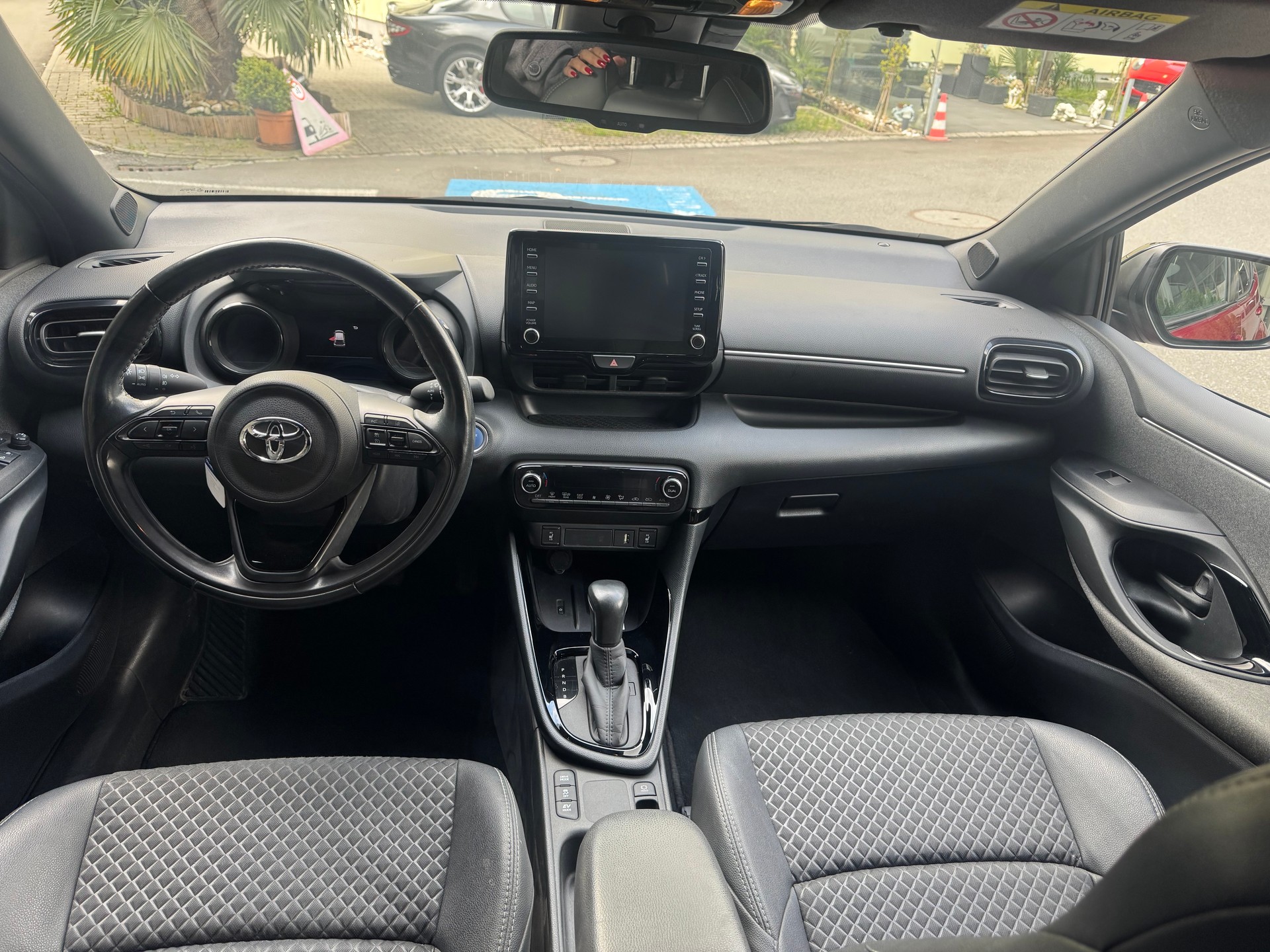 TOYOTA Yaris 1.5 Style e-CVT-image-7