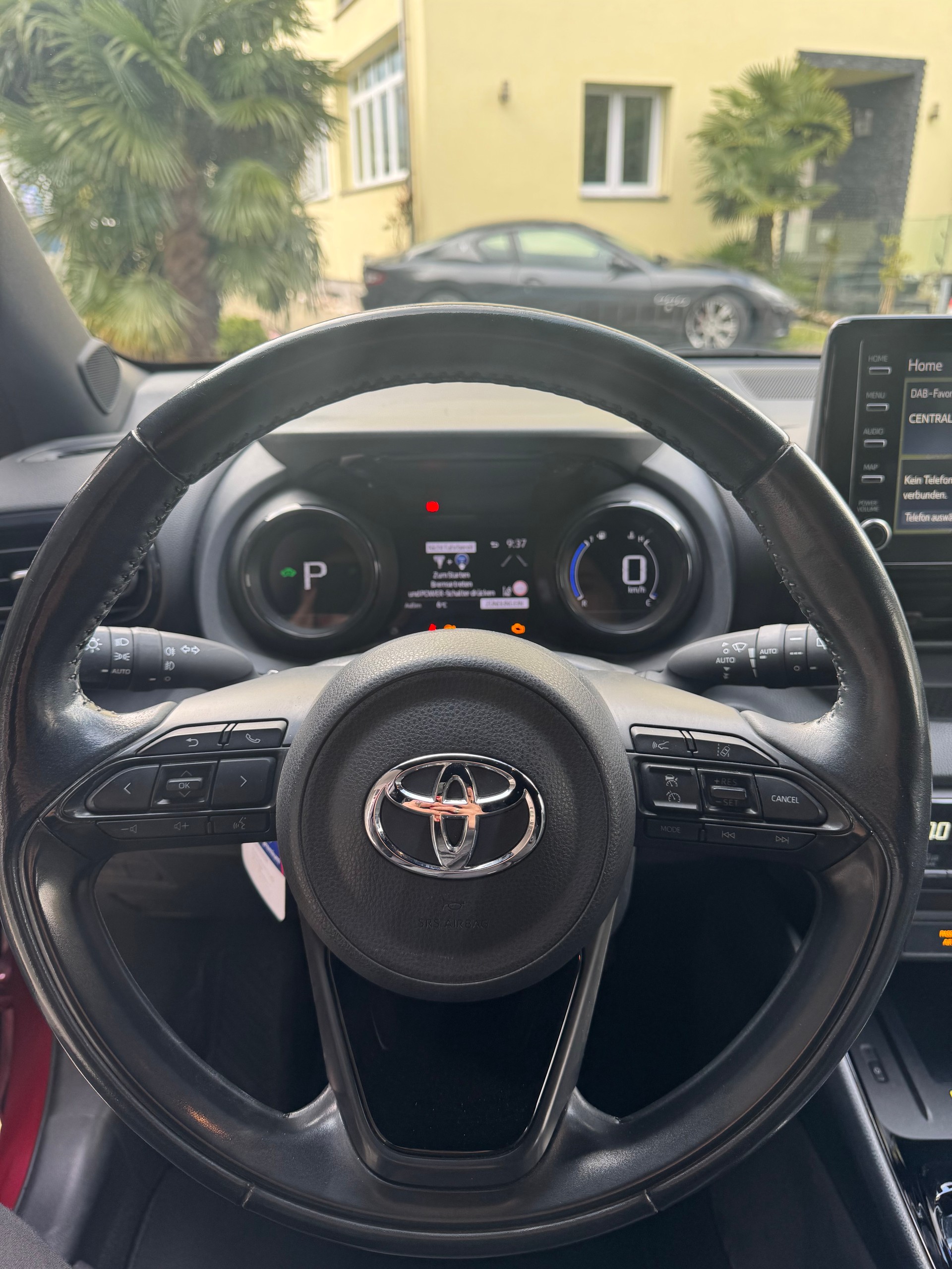 TOYOTA Yaris 1.5 Style e-CVT-image-10
