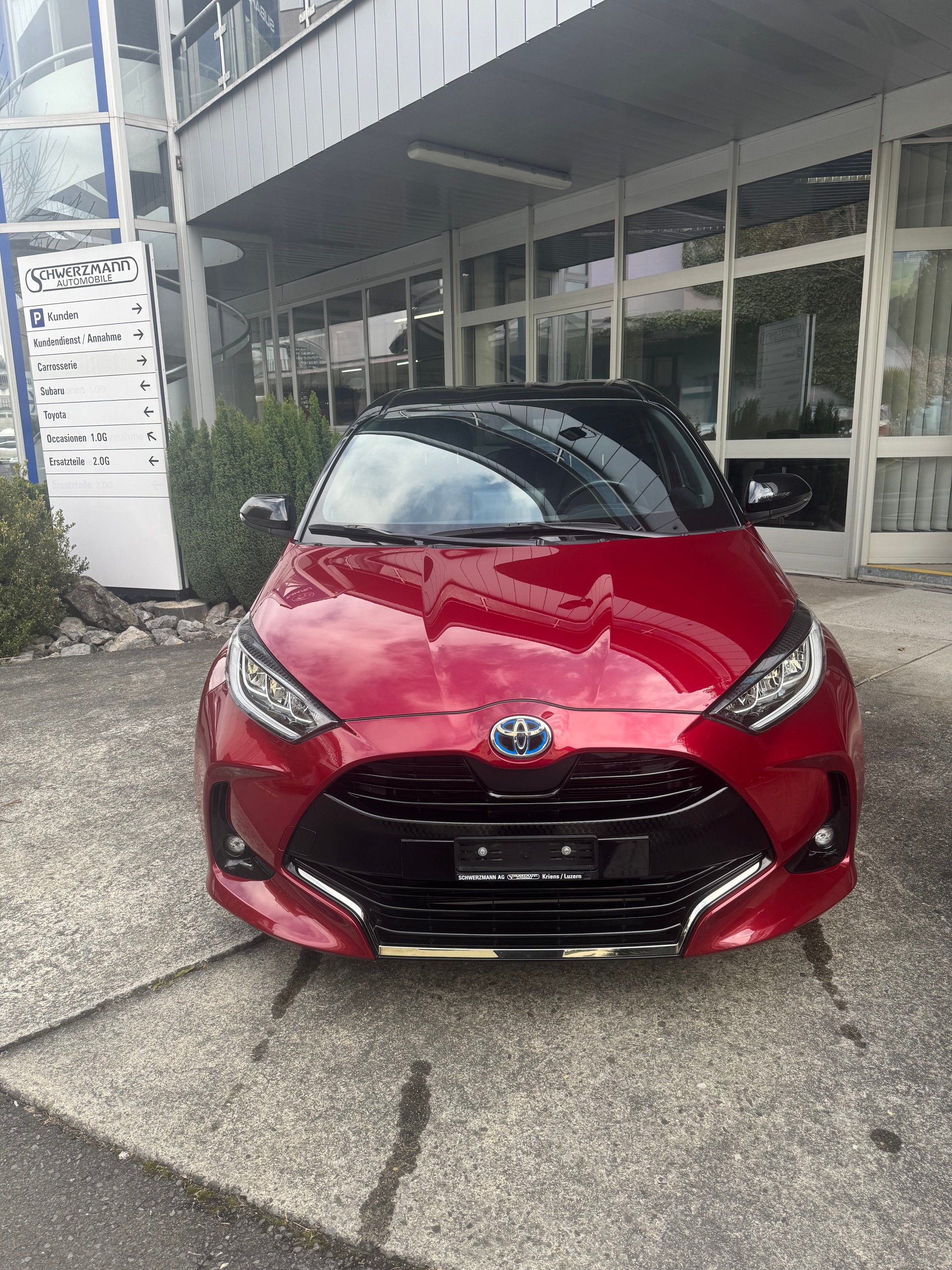 TOYOTA Yaris 1.5 Style e-CVT-showroom-element-1