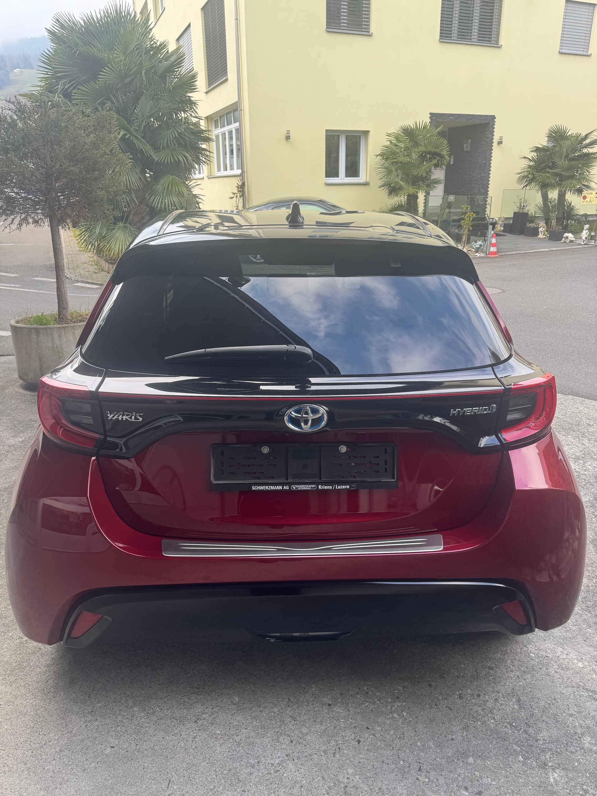 TOYOTA Yaris 1.5 Style e-CVT-showroom-element-3