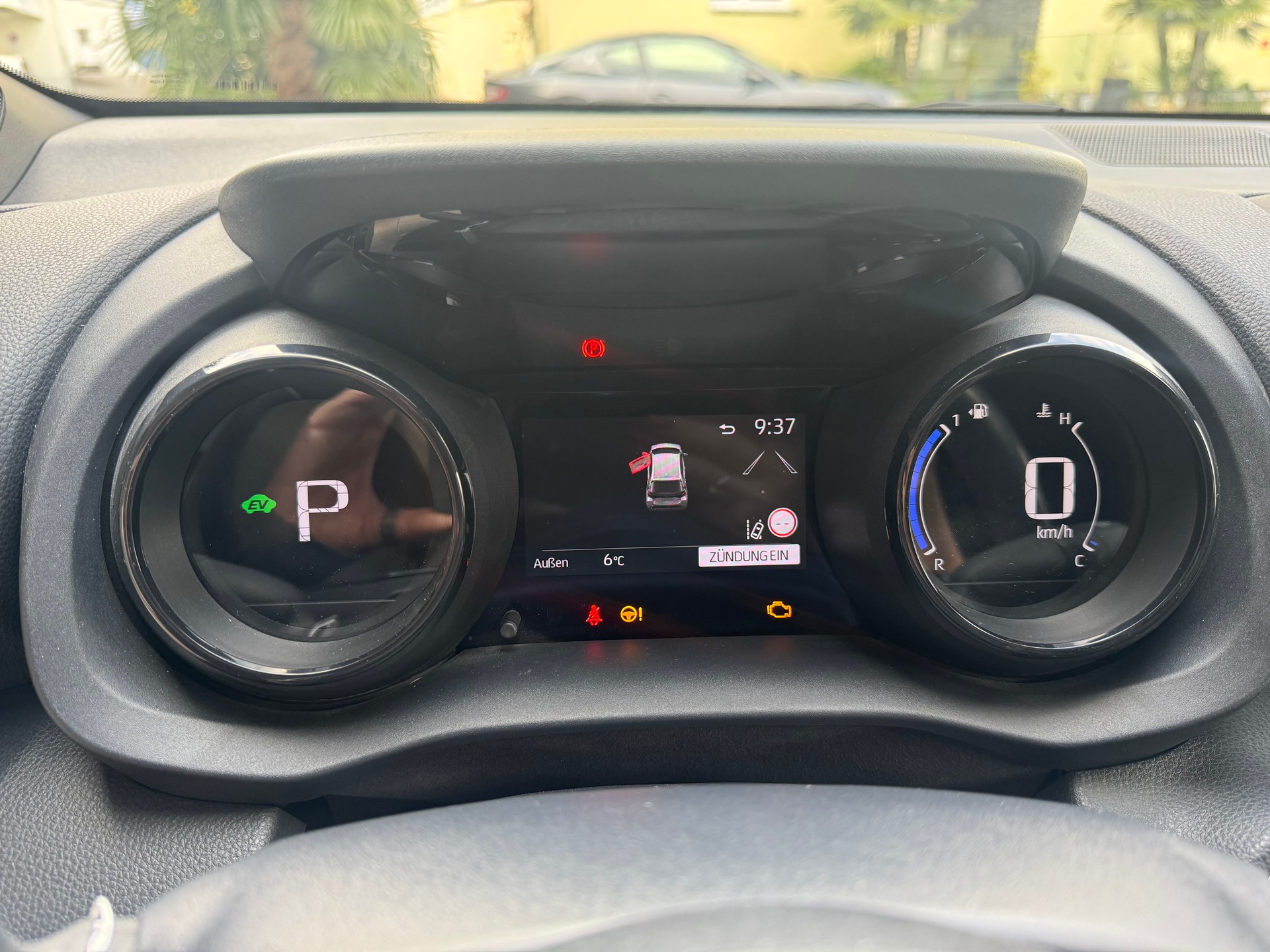 TOYOTA Yaris 1.5 Style e-CVT-image-11