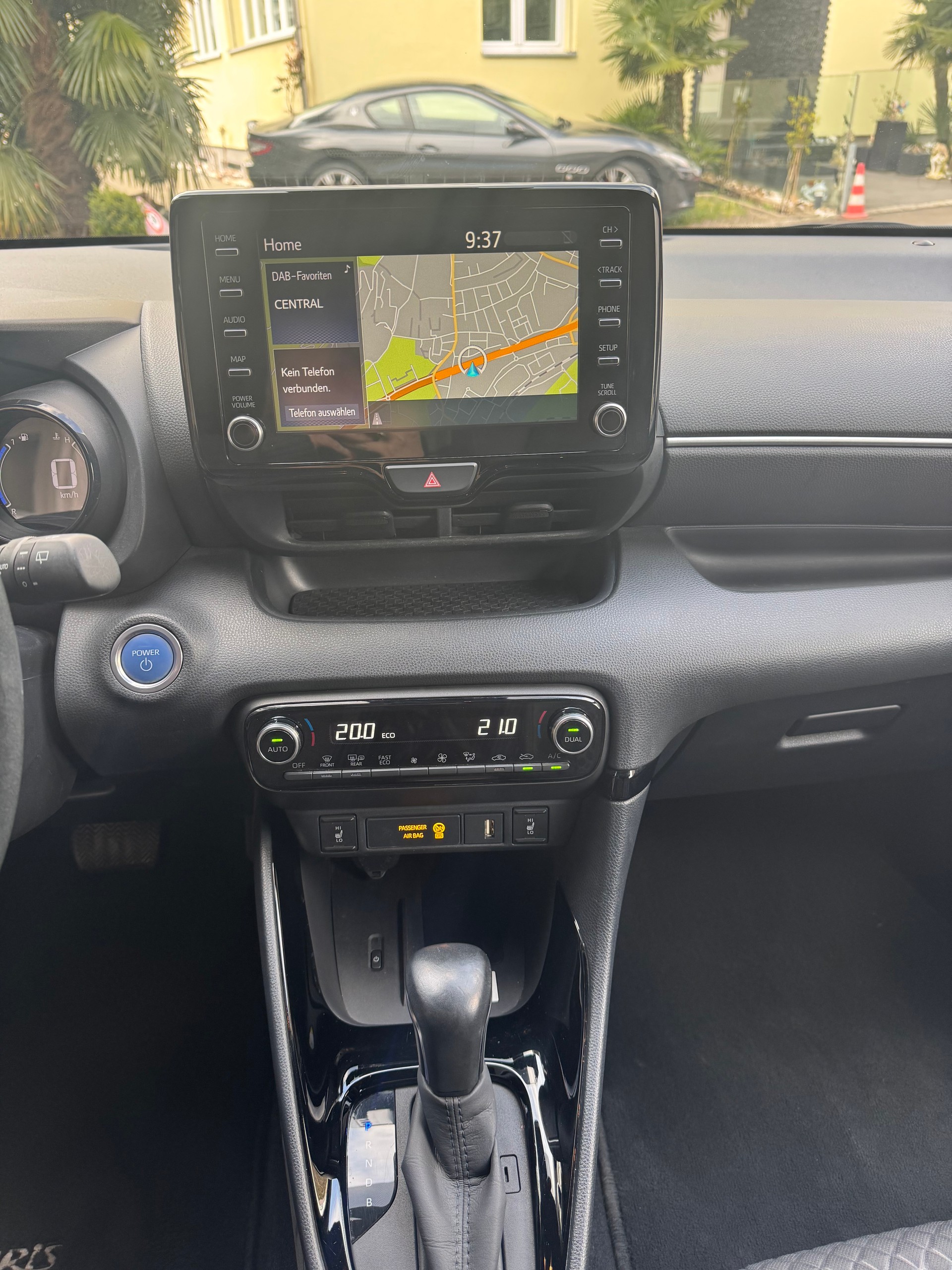 TOYOTA Yaris 1.5 Style e-CVT-image-9