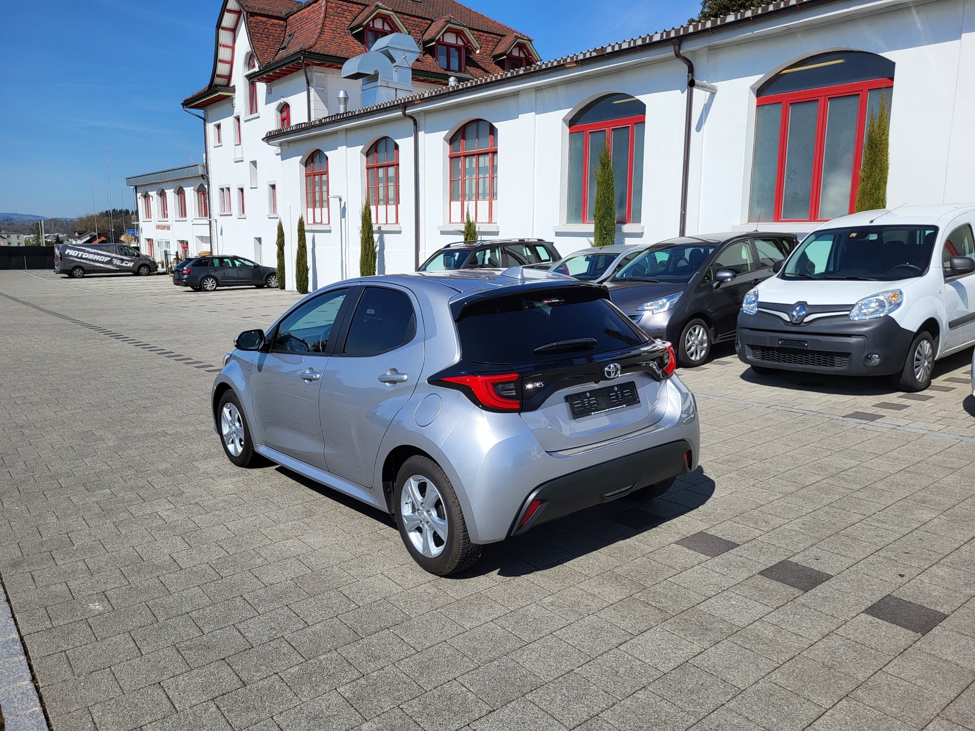 TOYOTA Yaris 1.5 Trend-image-2