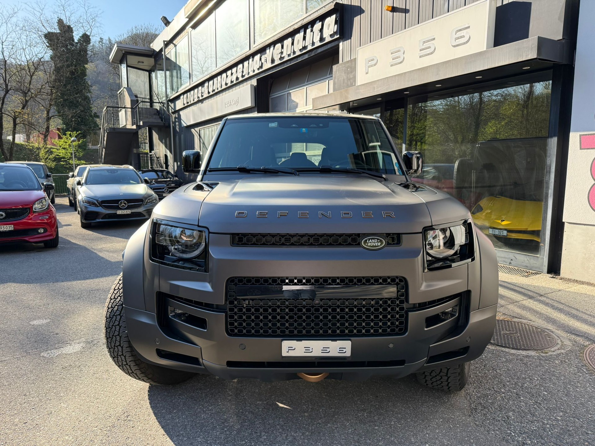 LAND ROVER Defender 110 635 V8 4.4 Octa AT8-image-1