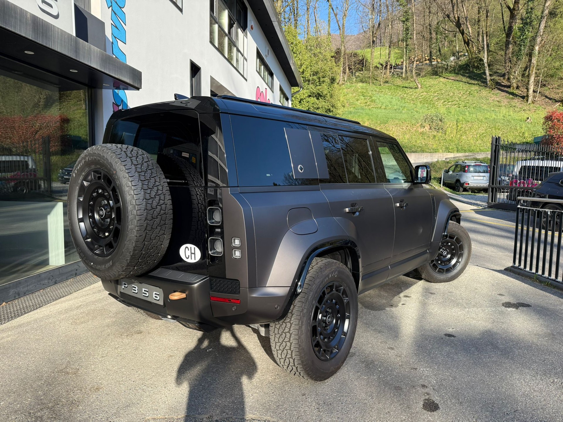 LAND ROVER Defender 110 635 V8 4.4 Octa AT8-image-4