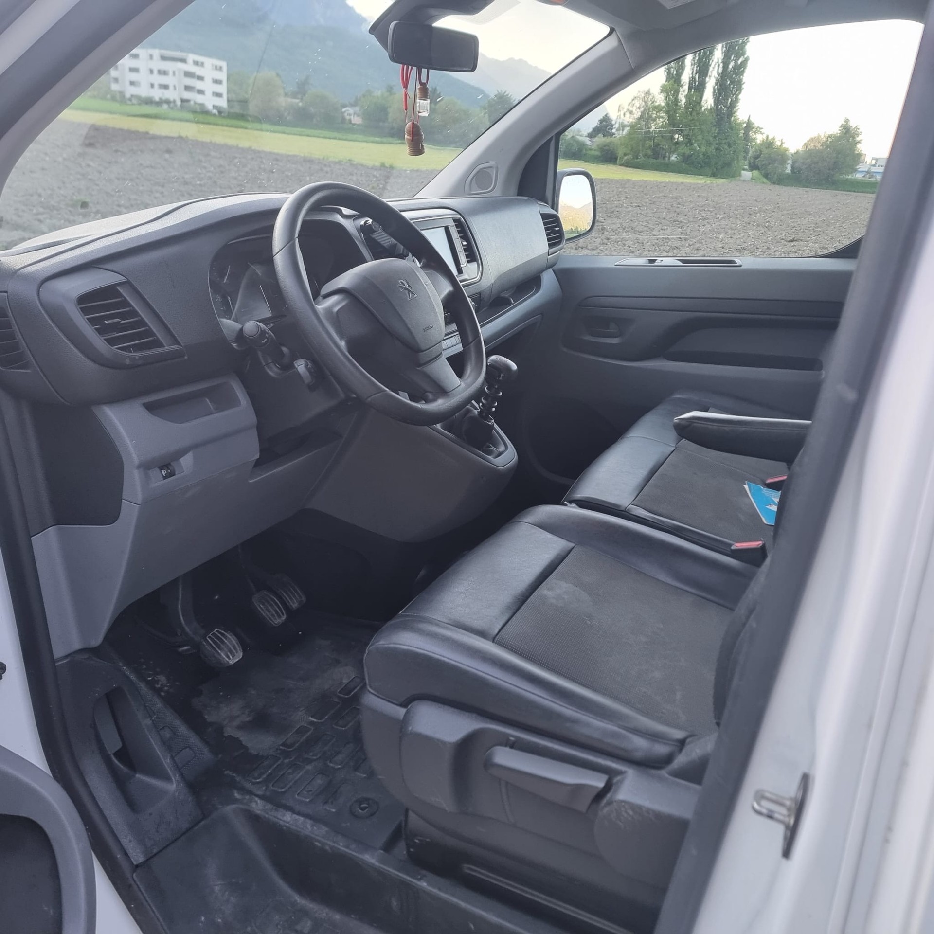 PEUGEOT EXPERT-image-4