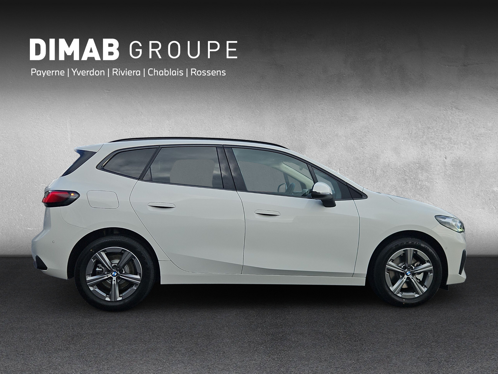 BMW 218d Active Tourer DKG-showroom-element-1