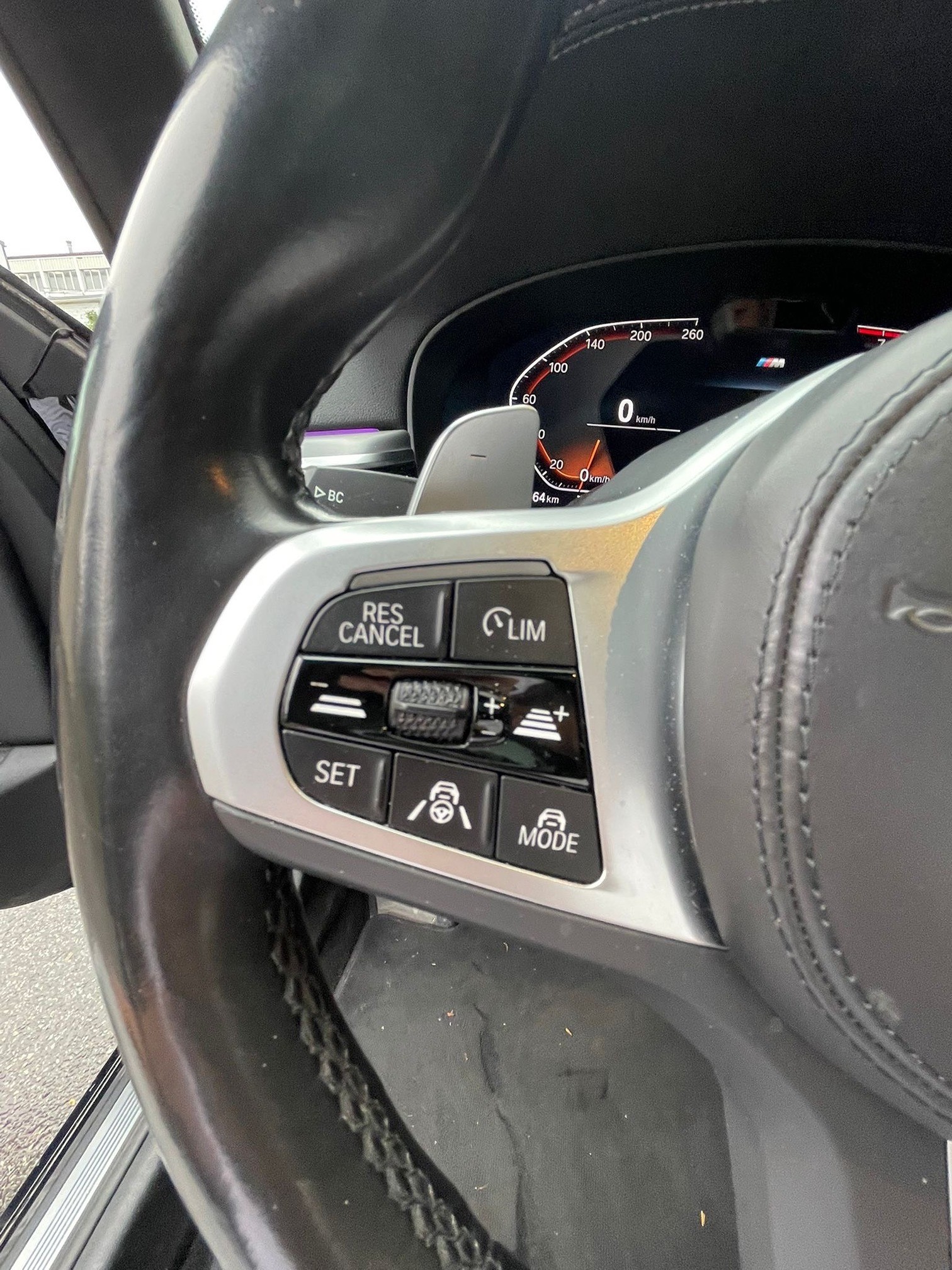 BMW Facelift 540i xDrive 48V Luxury Line Steptronic Werksgarantie CH-Auto 70% Rabatt All Black-image-8