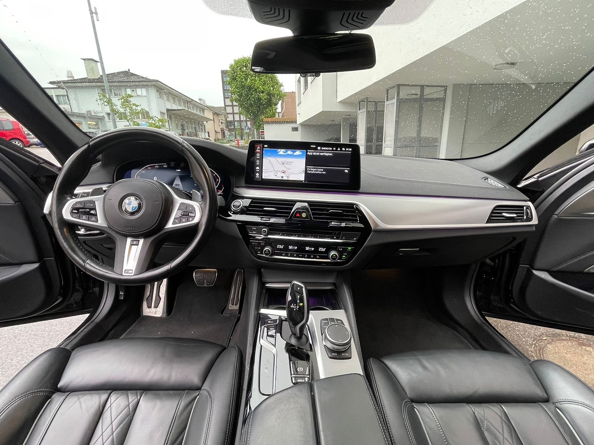 BMW Facelift 540i xDrive 48V Luxury Line Steptronic Werksgarantie CH-Auto 70% Rabatt All Black-image-11