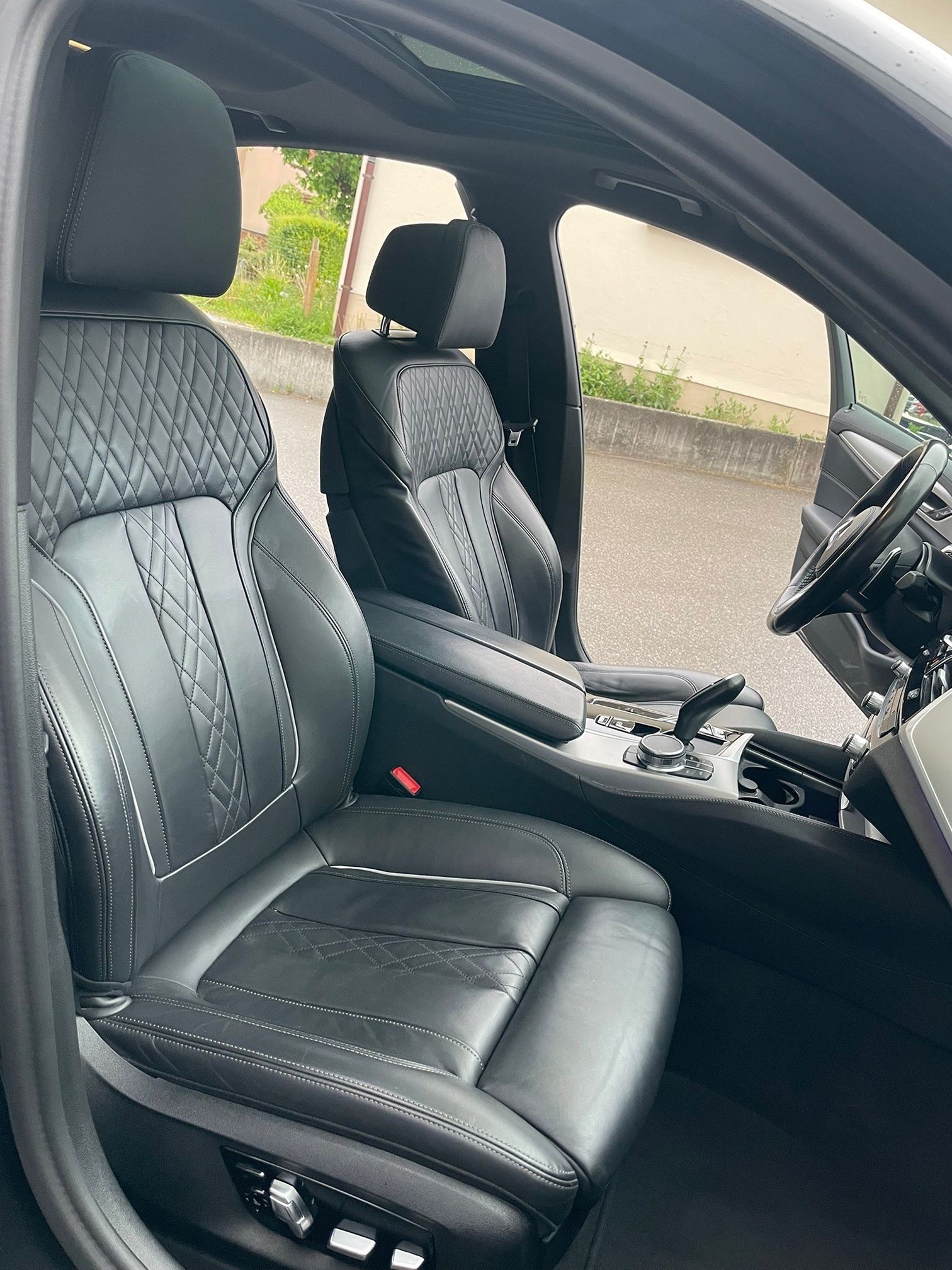 BMW Facelift 540i xDrive 48V Luxury Line Steptronic Werksgarantie CH-Auto 70% Rabatt All Black-image-12