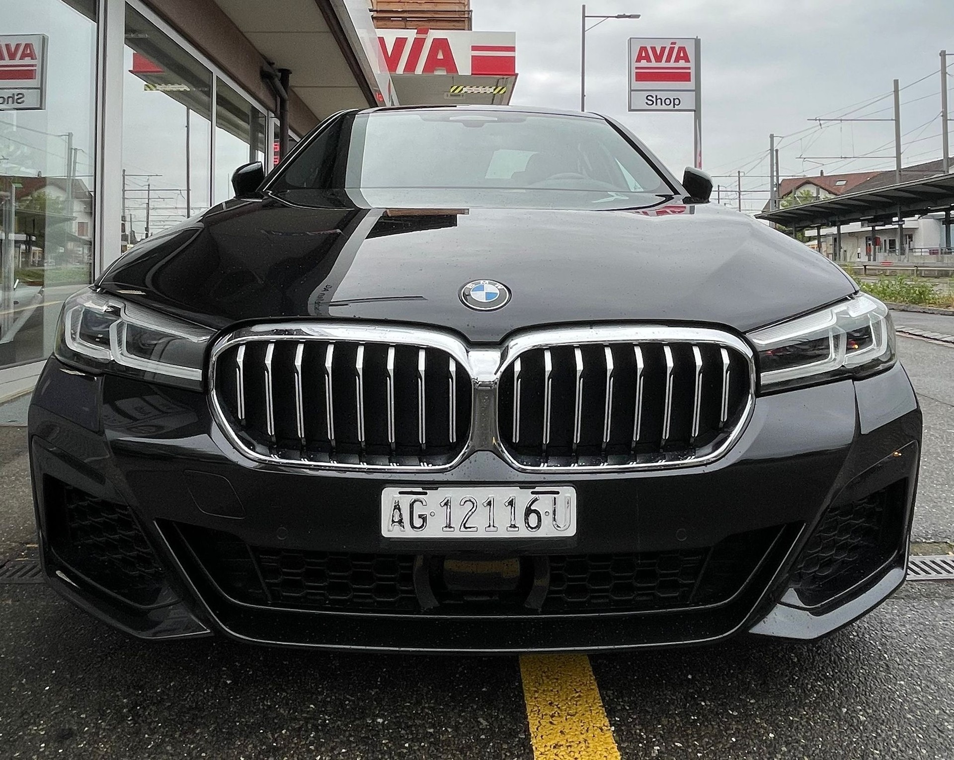 BMW Facelift 540i xDrive 48V Luxury Line Steptronic Werksgarantie CH-Auto 70% Rabatt All Black-image-3