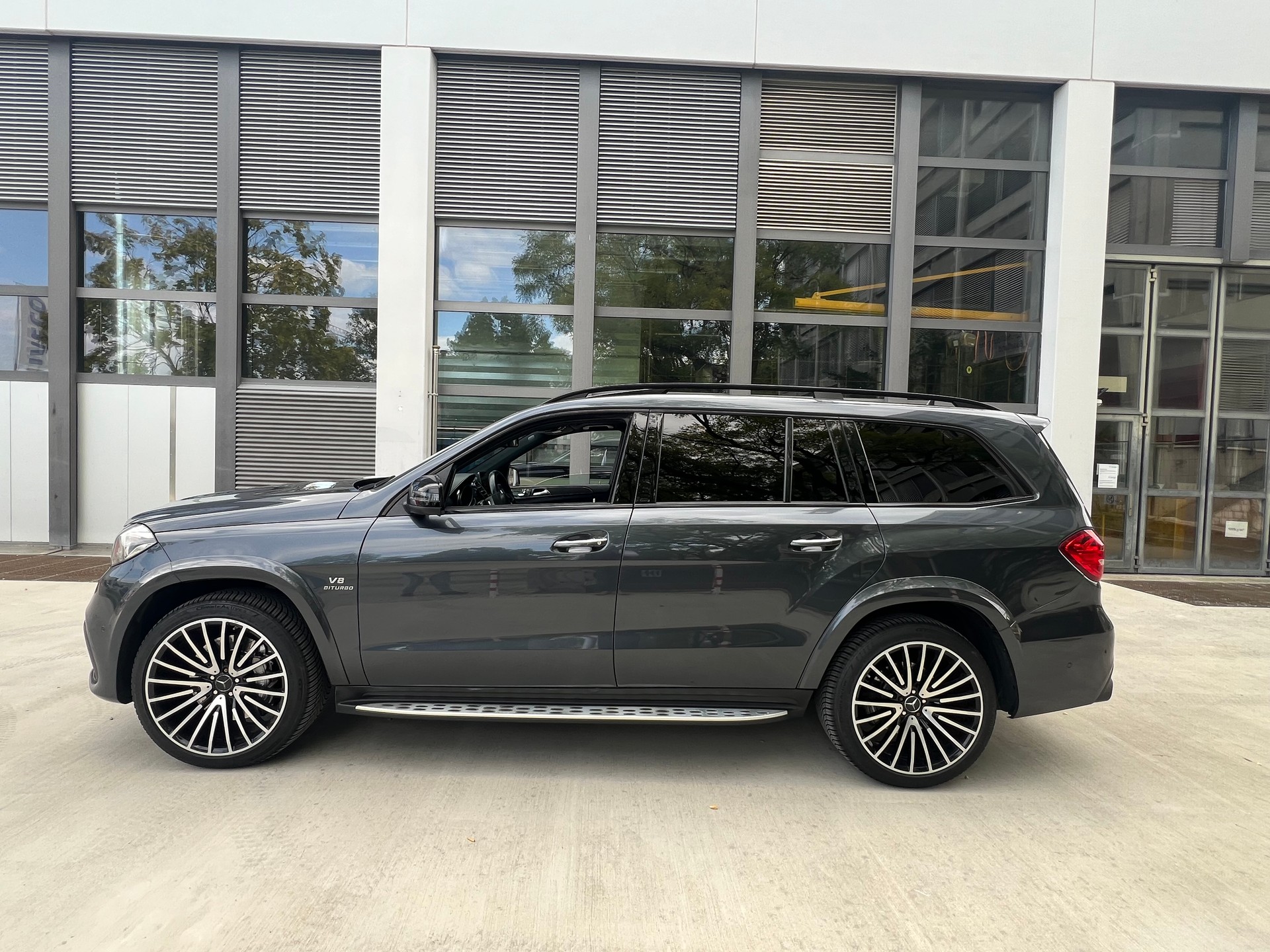 MERCEDES-BENZ GLS 63 AMG 4Matic Speedshift Plus 7G-Tronic-showroom-element-1