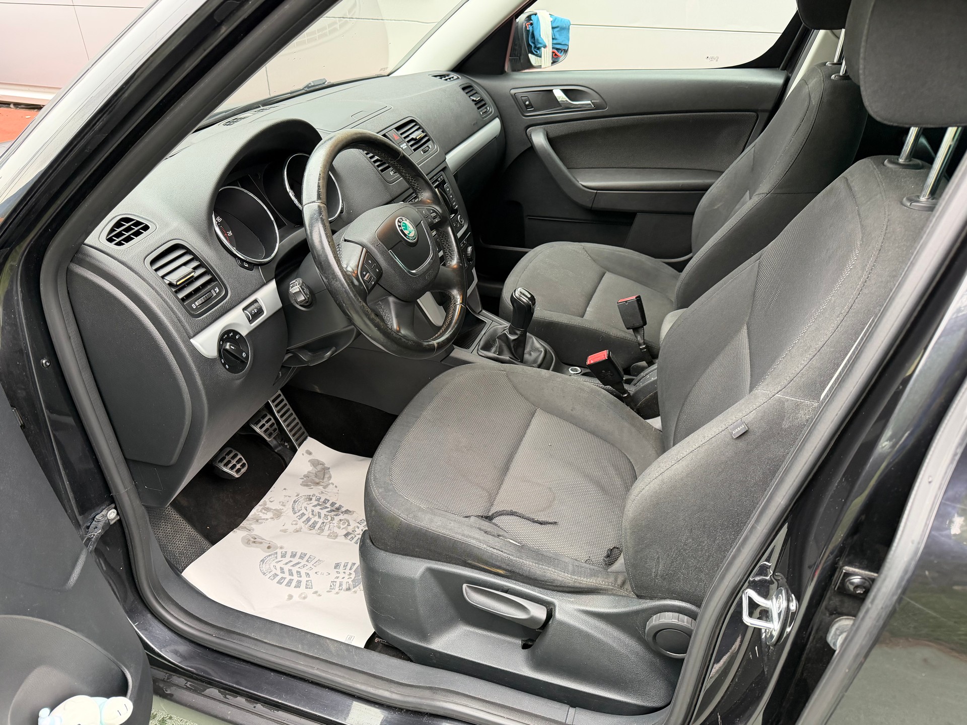 SKODA Yeti 1.8 TSI Experience 4x4-image-8