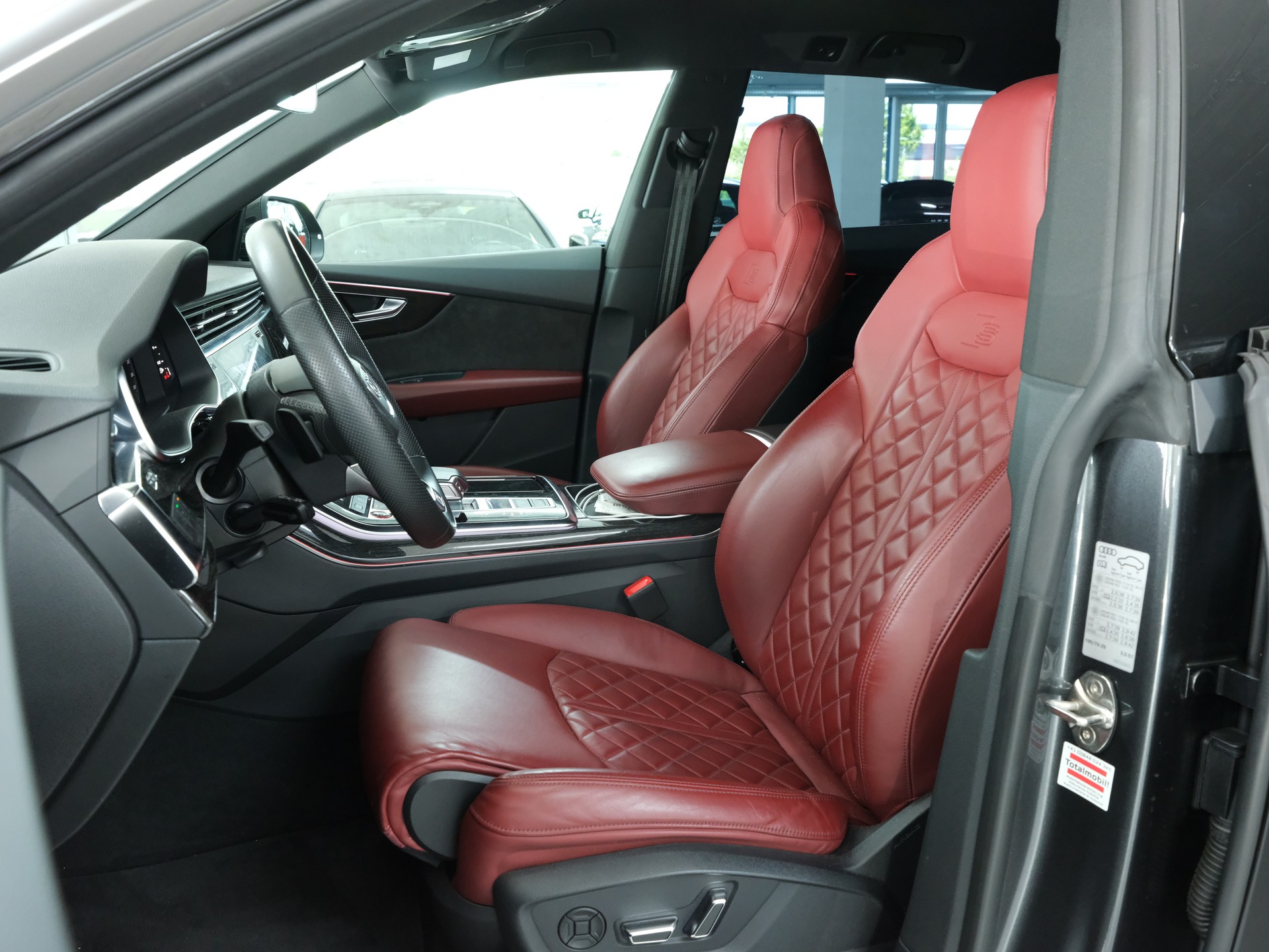AUDI SQ8 TFSI quattro tiptronic *RS Performance* *Sportabgassanlage* *Head Up Display*-image-21