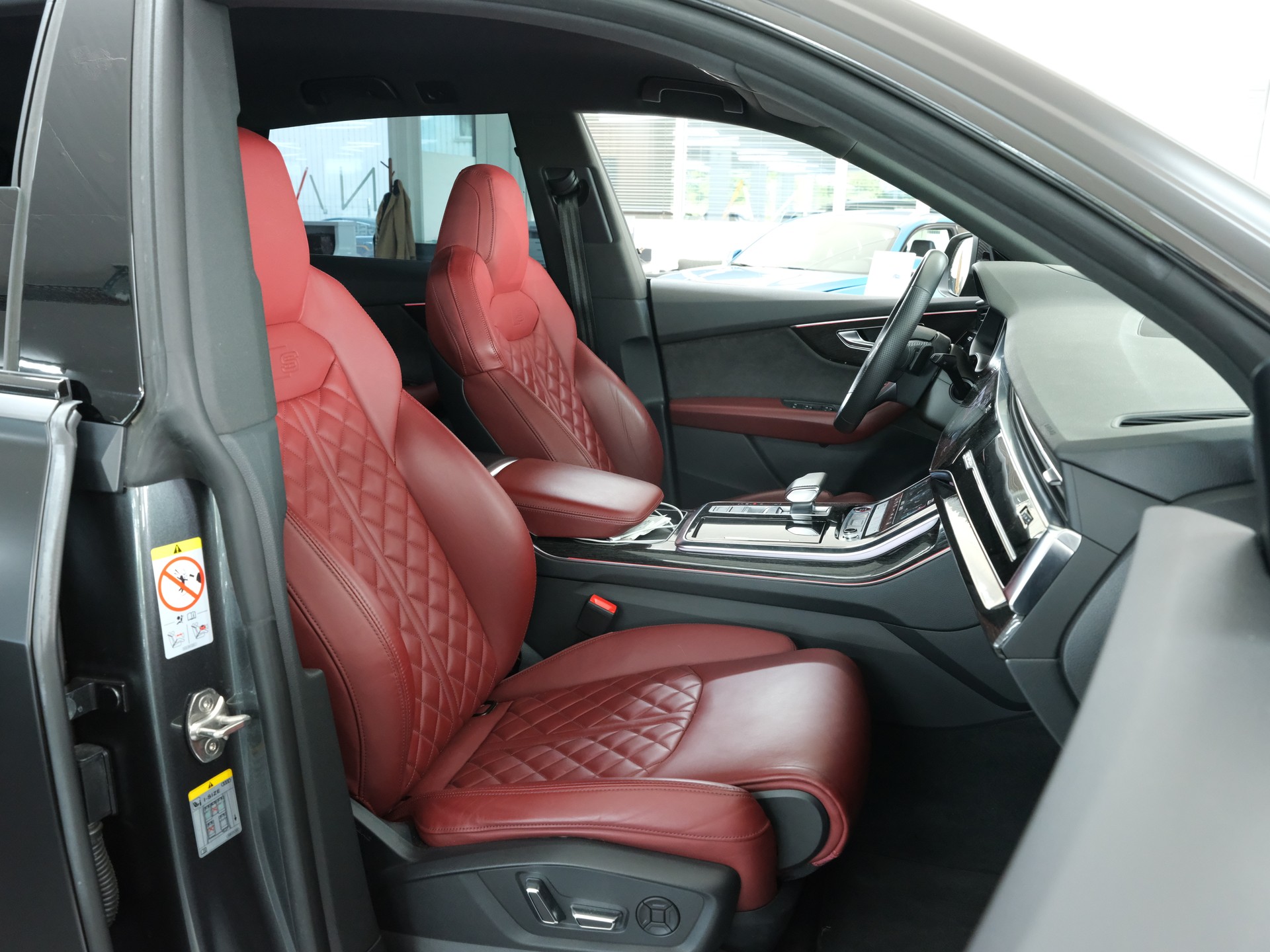 AUDI SQ8 TFSI quattro tiptronic *RS Performance* *Sportabgassanlage* *Head Up Display*-image-32