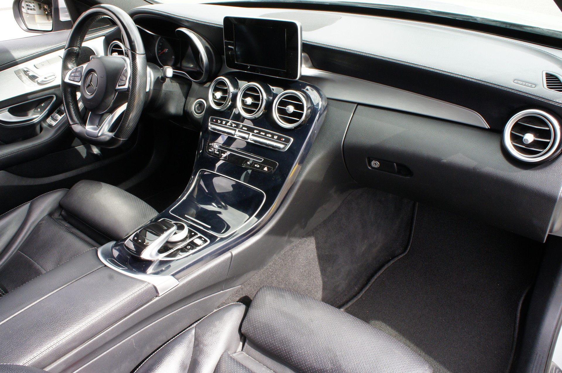 MERCEDES-BENZ C 250 d Swiss Star AMG Line 4Matic 9G-Tronic-image-10