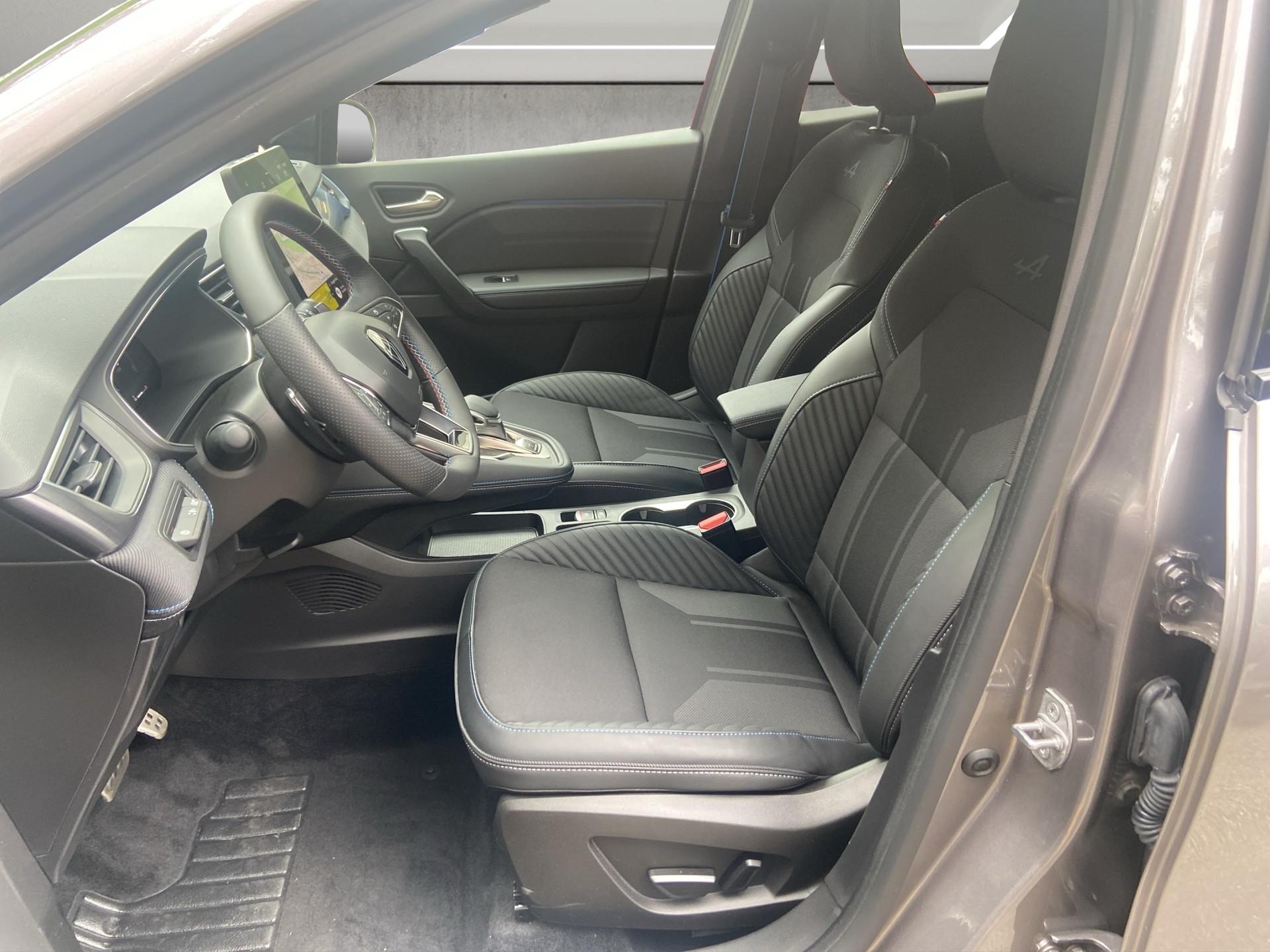 RENAULT Captur 1.3 TCe Esprit Alpine EDC-image-11