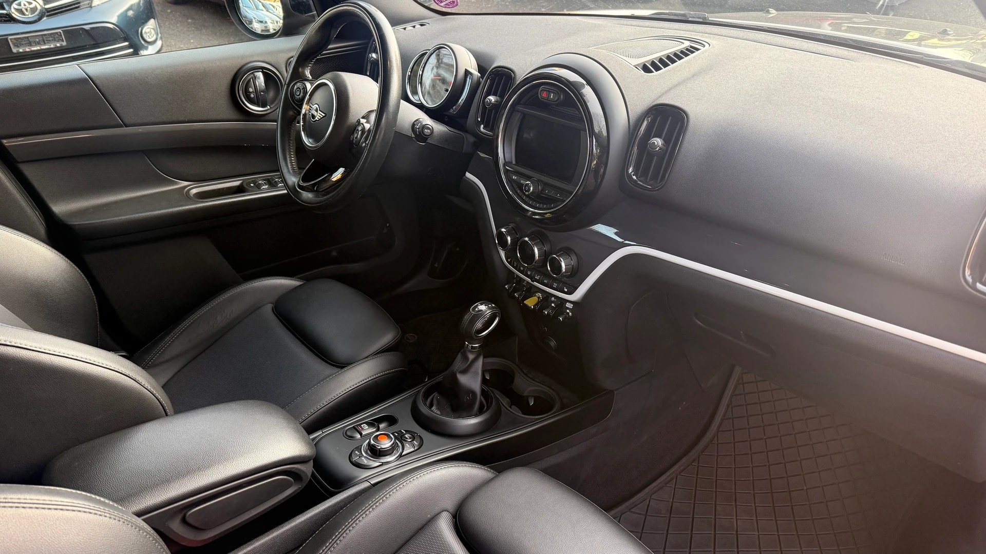 MINI Countryman Cooper S E ALL4 PHEV Steptronic-image-5