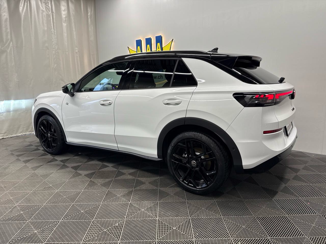 VW T-Roc 1.5 eTSI mHEV R-Line DSG-showroom-element-2