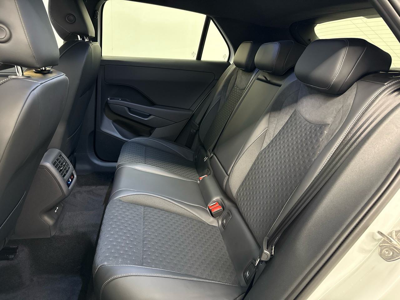 VW T-Roc 1.5 eTSI mHEV R-Line DSG-image-12