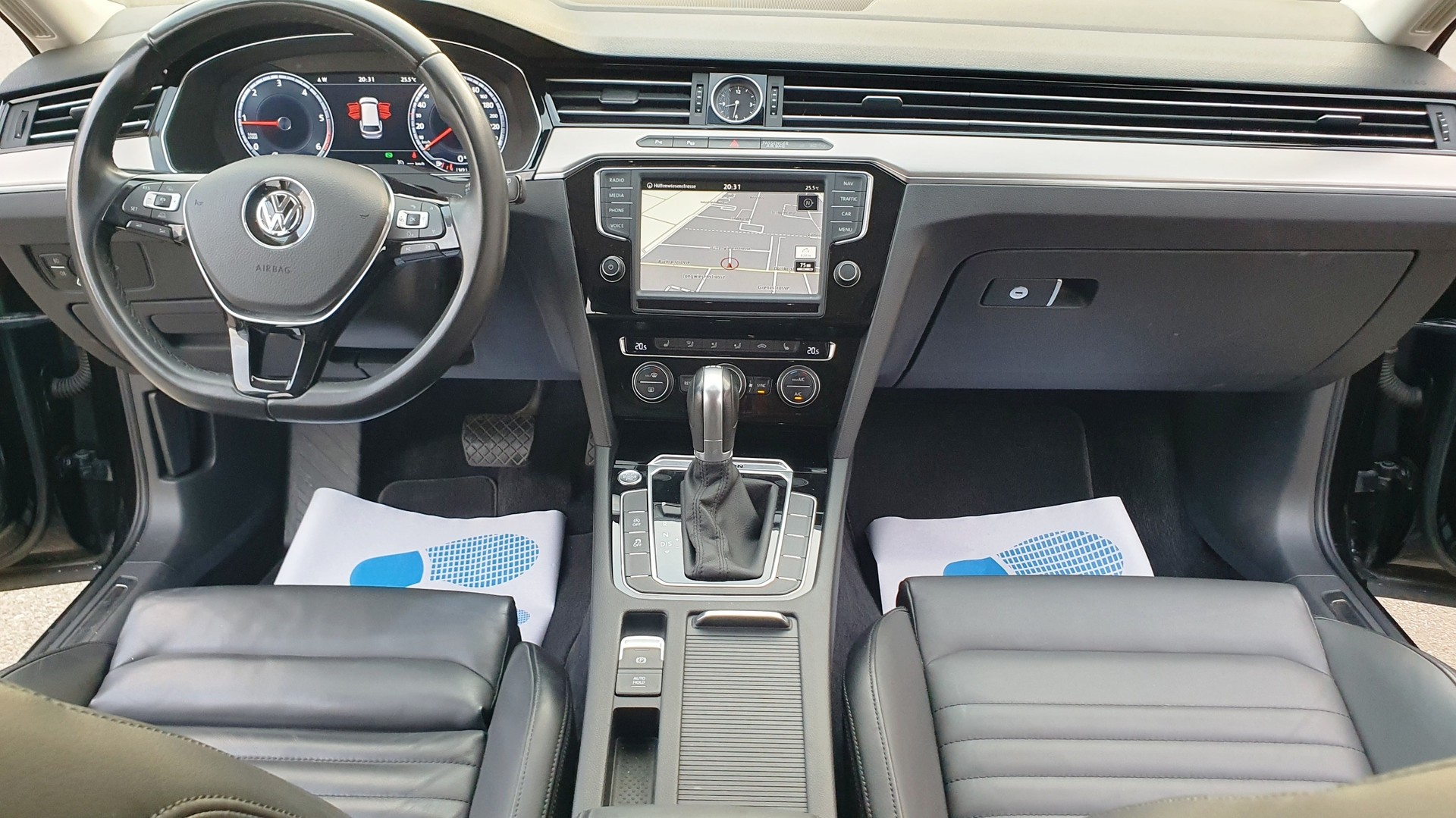 VW Passat Variant 2.0 TDI BMT Highline DSG 4Motion-image-14