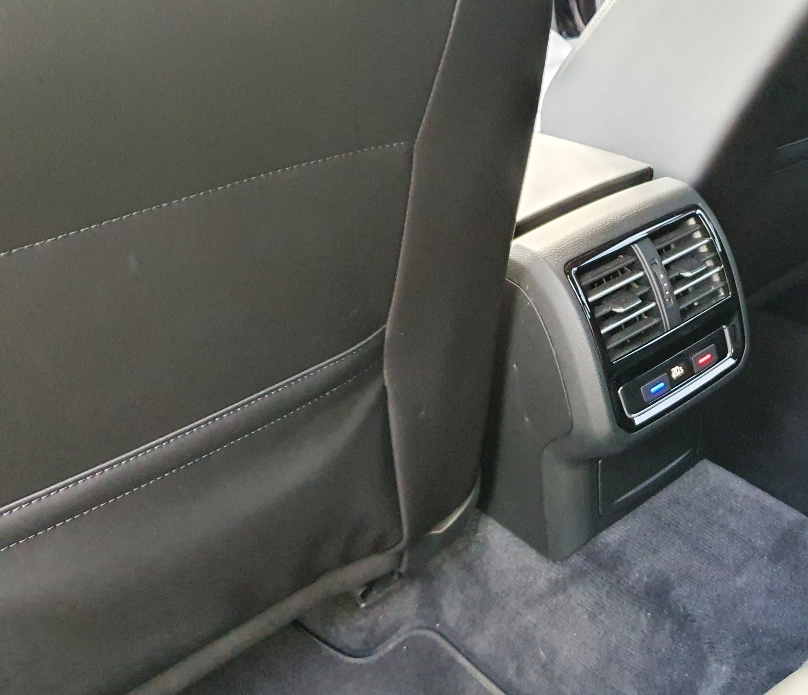 VW Passat Variant 2.0 TDI BMT Highline DSG 4Motion-image-12