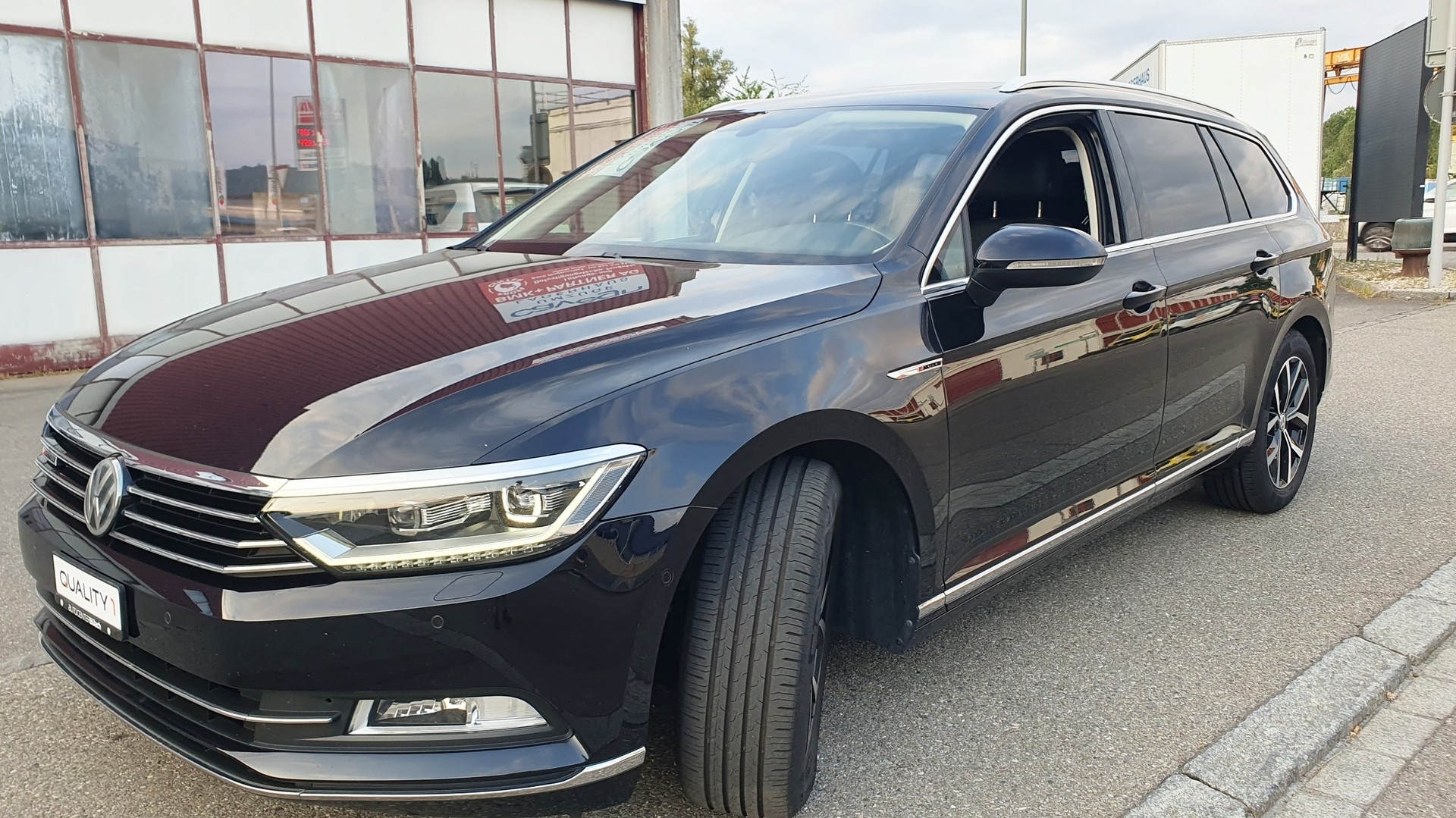 VW Passat Variant 2.0 TDI BMT Highline DSG 4Motion-image-3