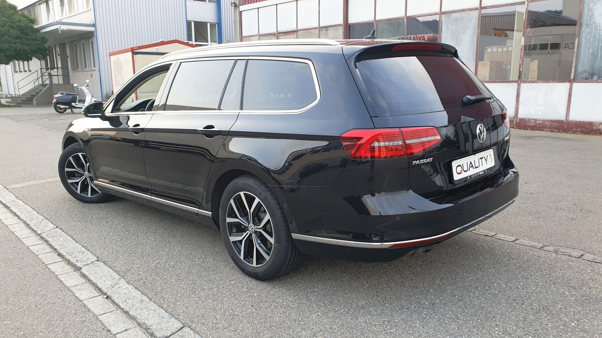 VW Passat Variant 2.0 TDI BMT Highline DSG 4Motion-image-4