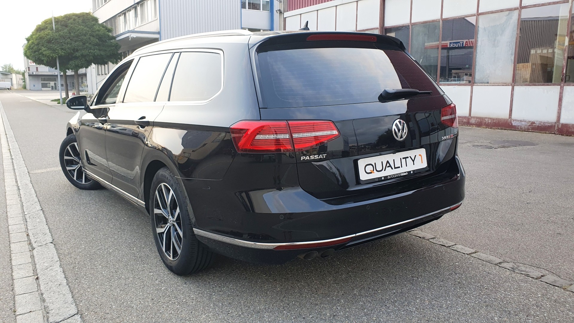 VW Passat Variant 2.0 TDI BMT Highline DSG 4Motion-image-5