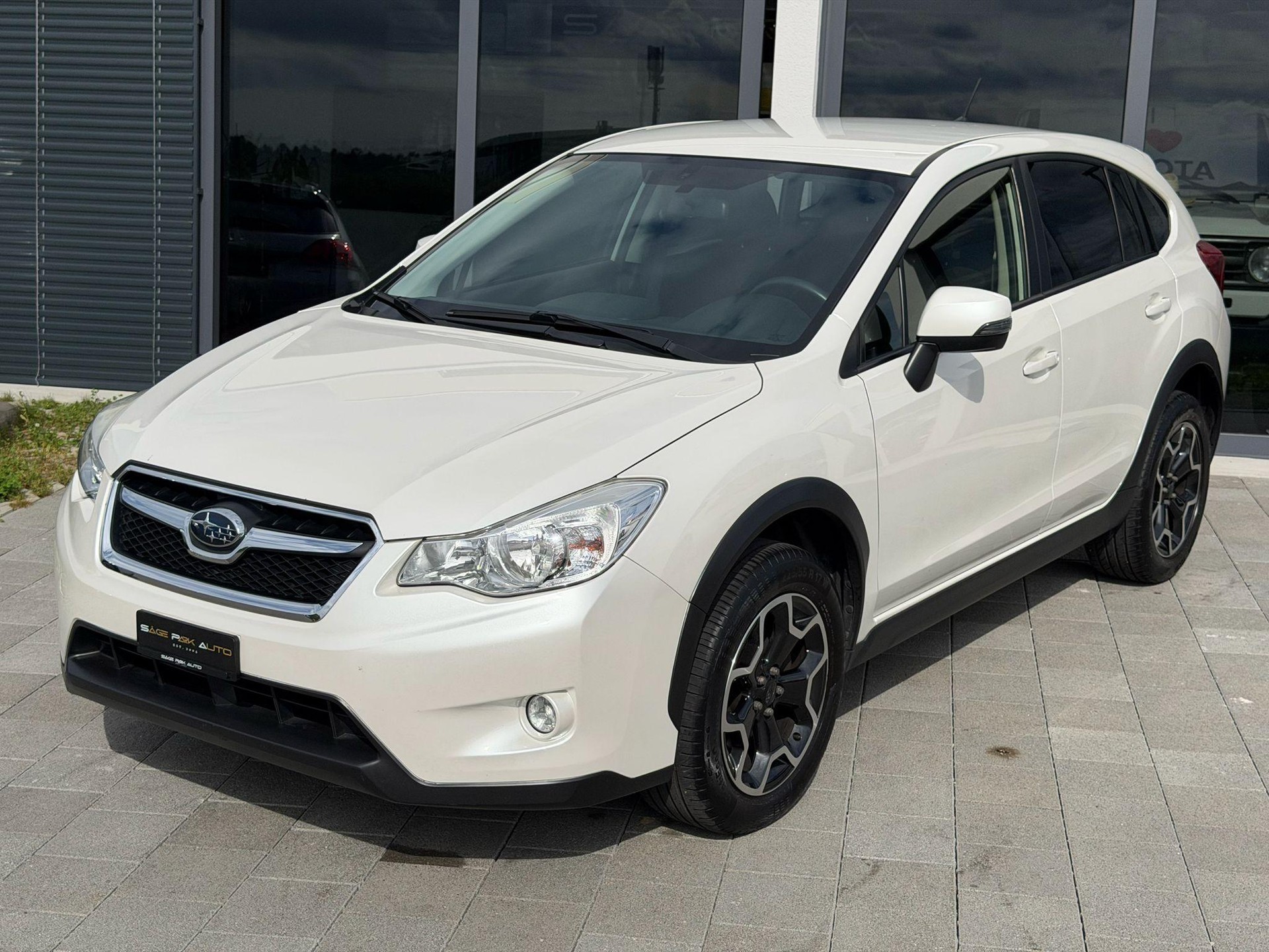 SUBARU XV 2.0i Swiss Two-showroom-element-3
