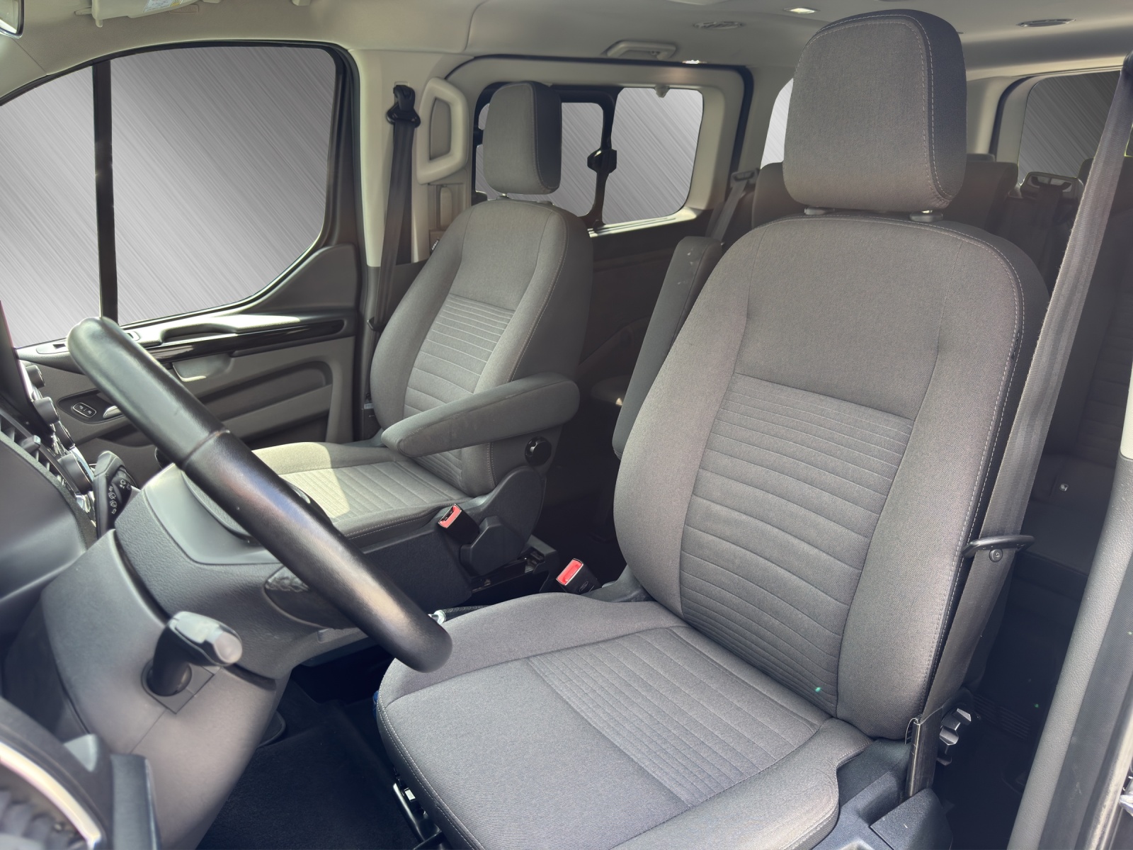 FORD Tourneo Custom 320 L1 2.0 TDCi-image-11