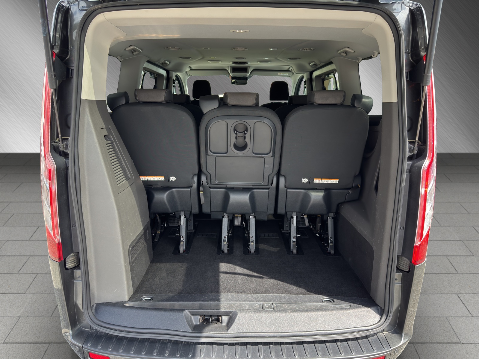 FORD Tourneo Custom 320 L1 2.0 TDCi-image-14