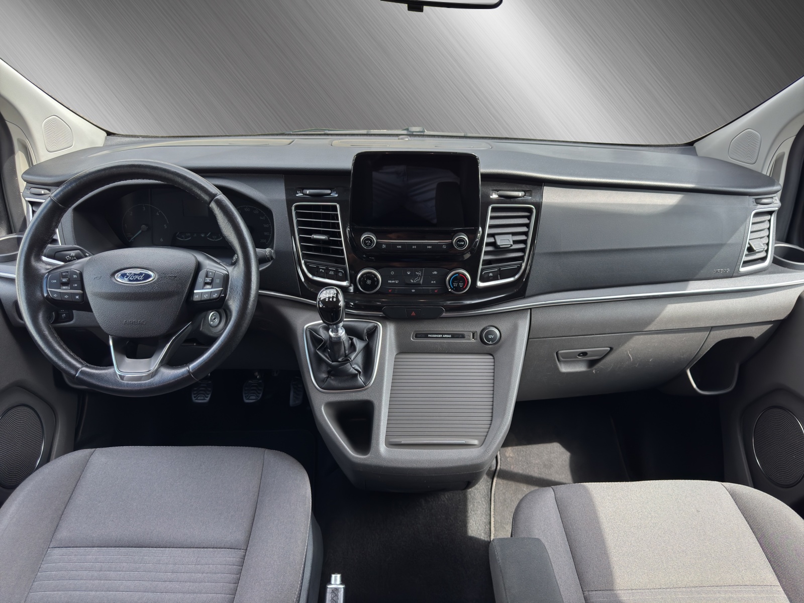 FORD Tourneo Custom 320 L1 2.0 TDCi-image-8