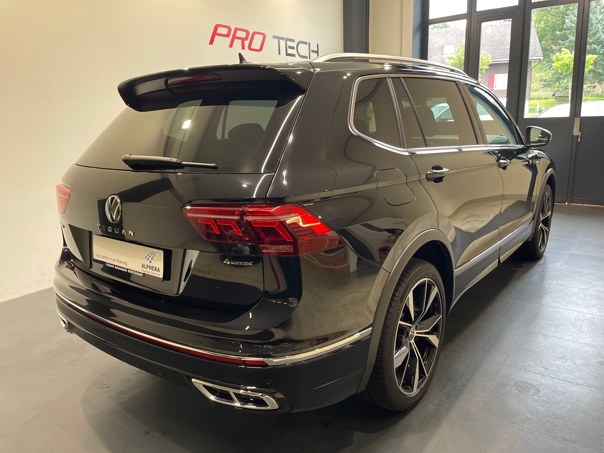 VW Tiguan Allspace 2.0TSI R-Line 4Motion DSG *7 PLATZ*-image-4