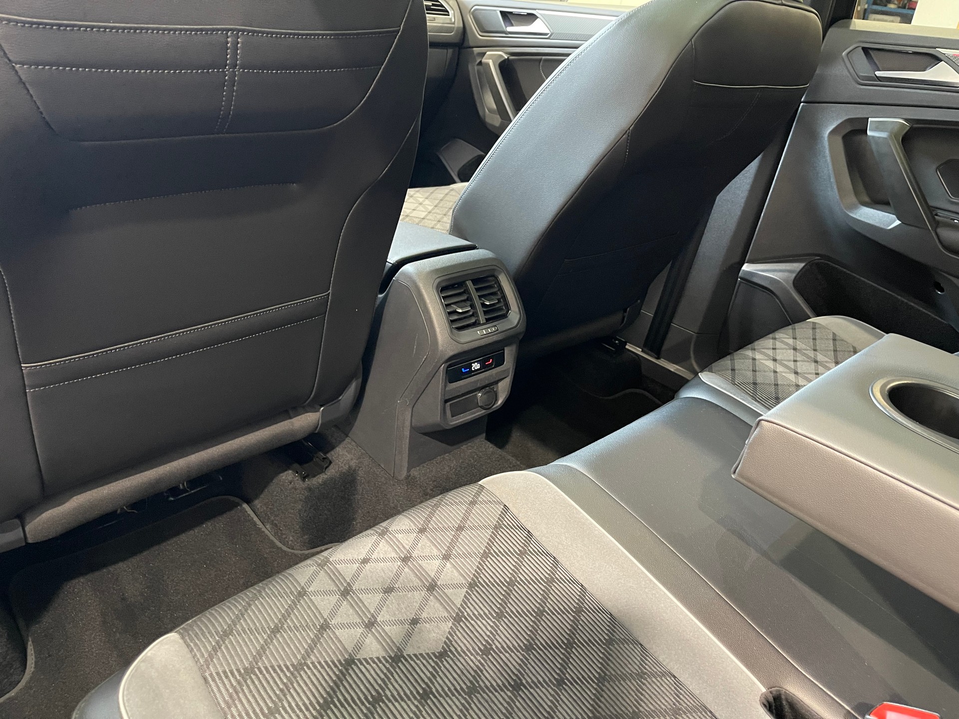 VW Tiguan Allspace 2.0TSI R-Line 4Motion DSG *7 PLATZ*-image-11