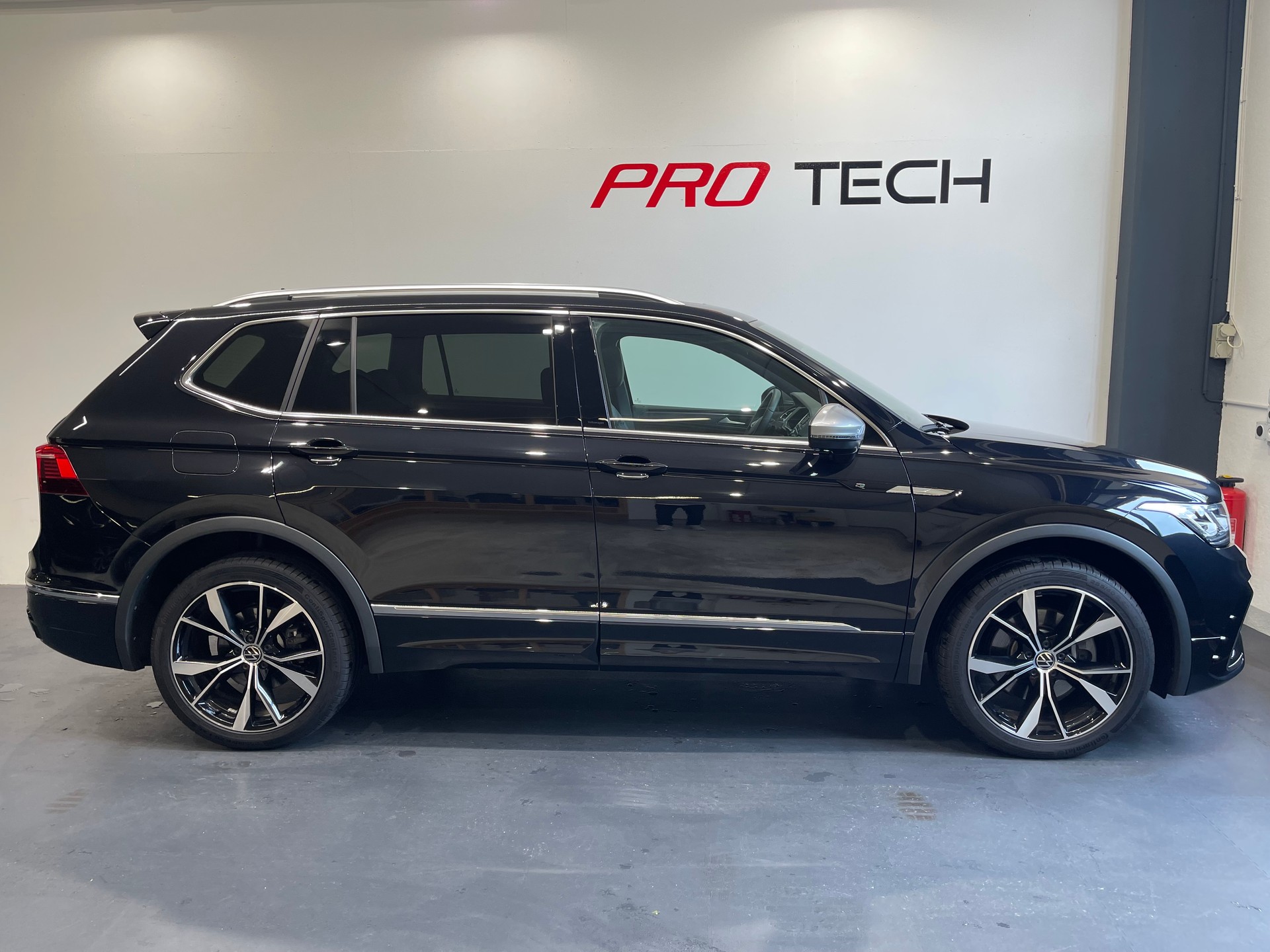 VW Tiguan Allspace 2.0TSI R-Line 4Motion DSG *7 PLATZ*-showroom-element-1