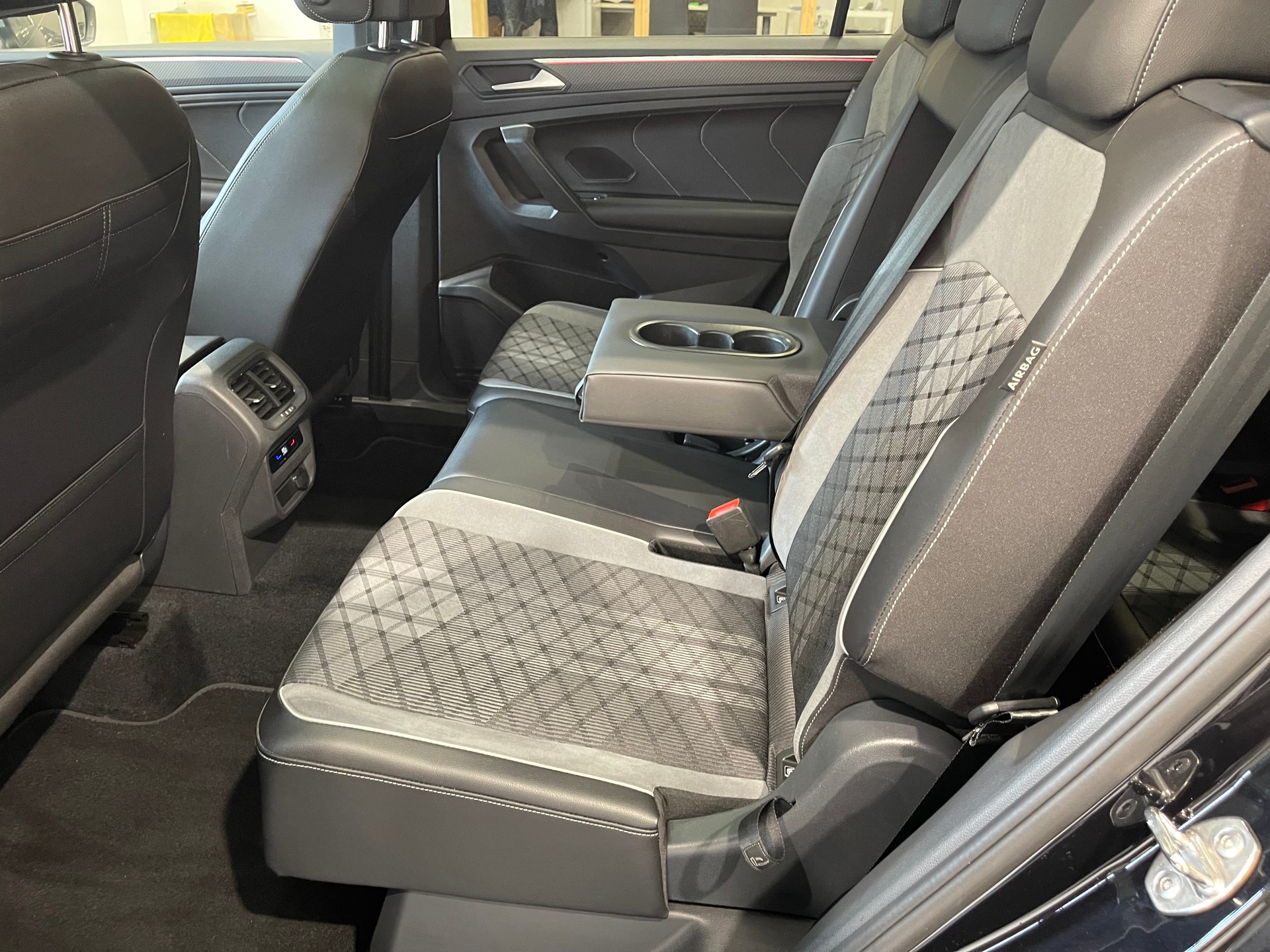 VW Tiguan Allspace 2.0TSI R-Line 4Motion DSG *7 PLATZ*-image-10