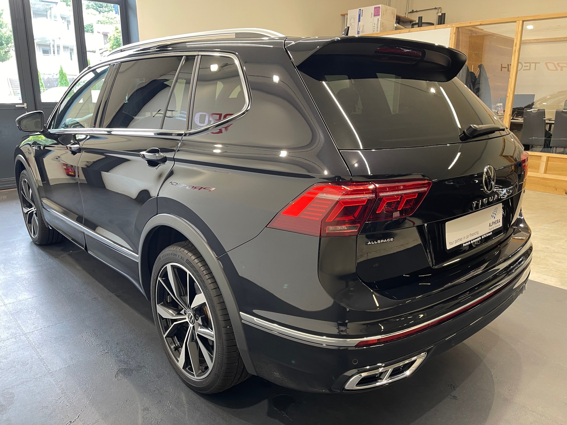 VW Tiguan Allspace 2.0TSI R-Line 4Motion DSG *7 PLATZ*-image-6