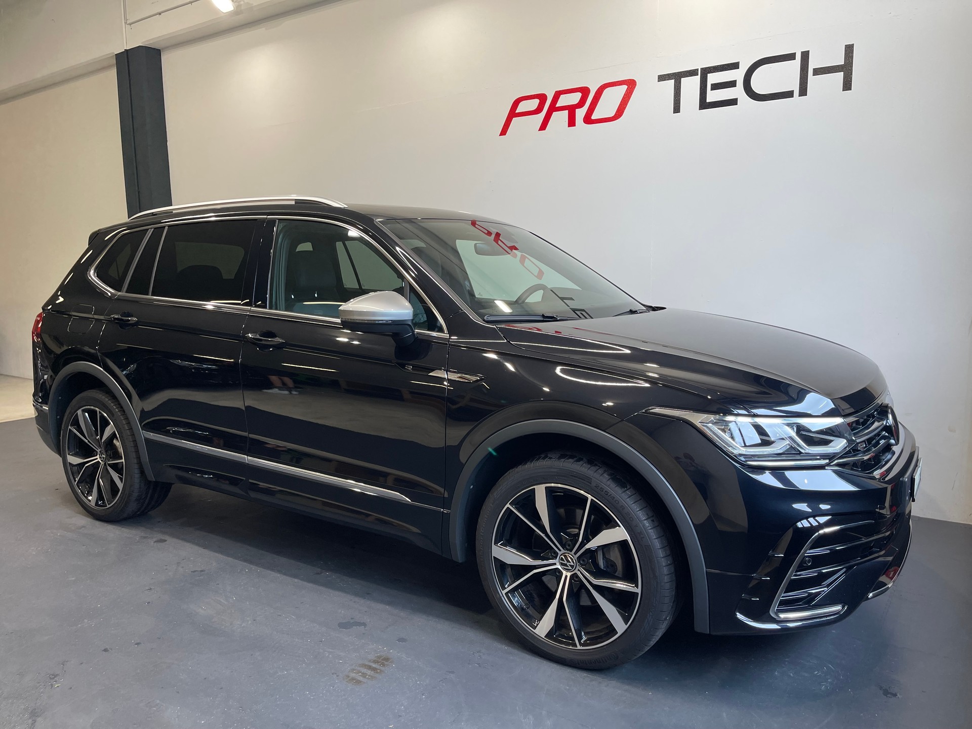 VW Tiguan Allspace 2.0TSI R-Line 4Motion DSG *7 PLATZ*