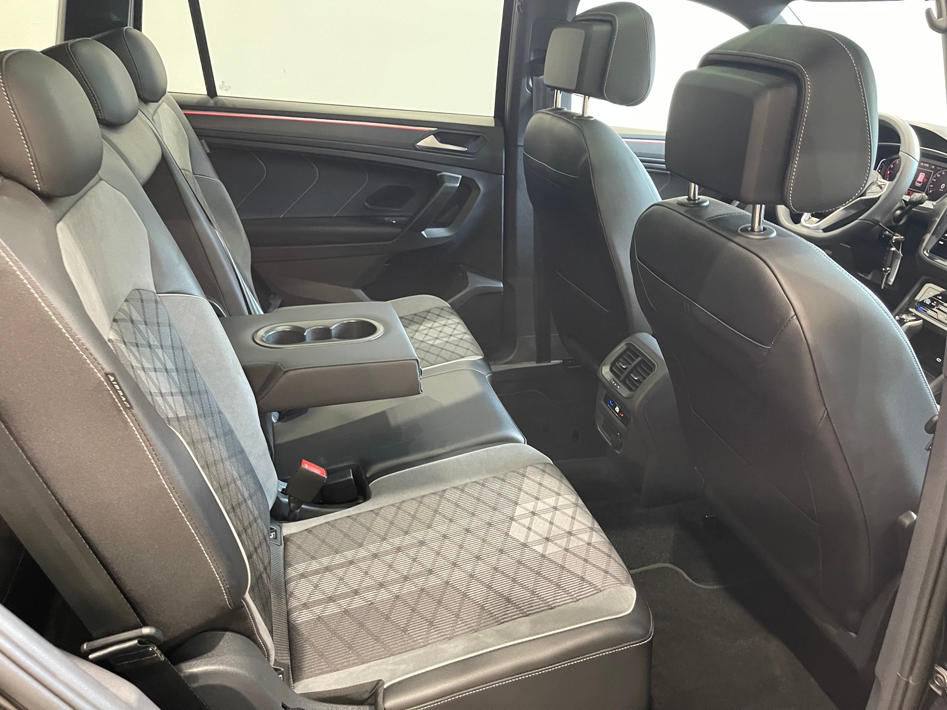 VW Tiguan Allspace 2.0TSI R-Line 4Motion DSG *7 PLATZ*-image-12