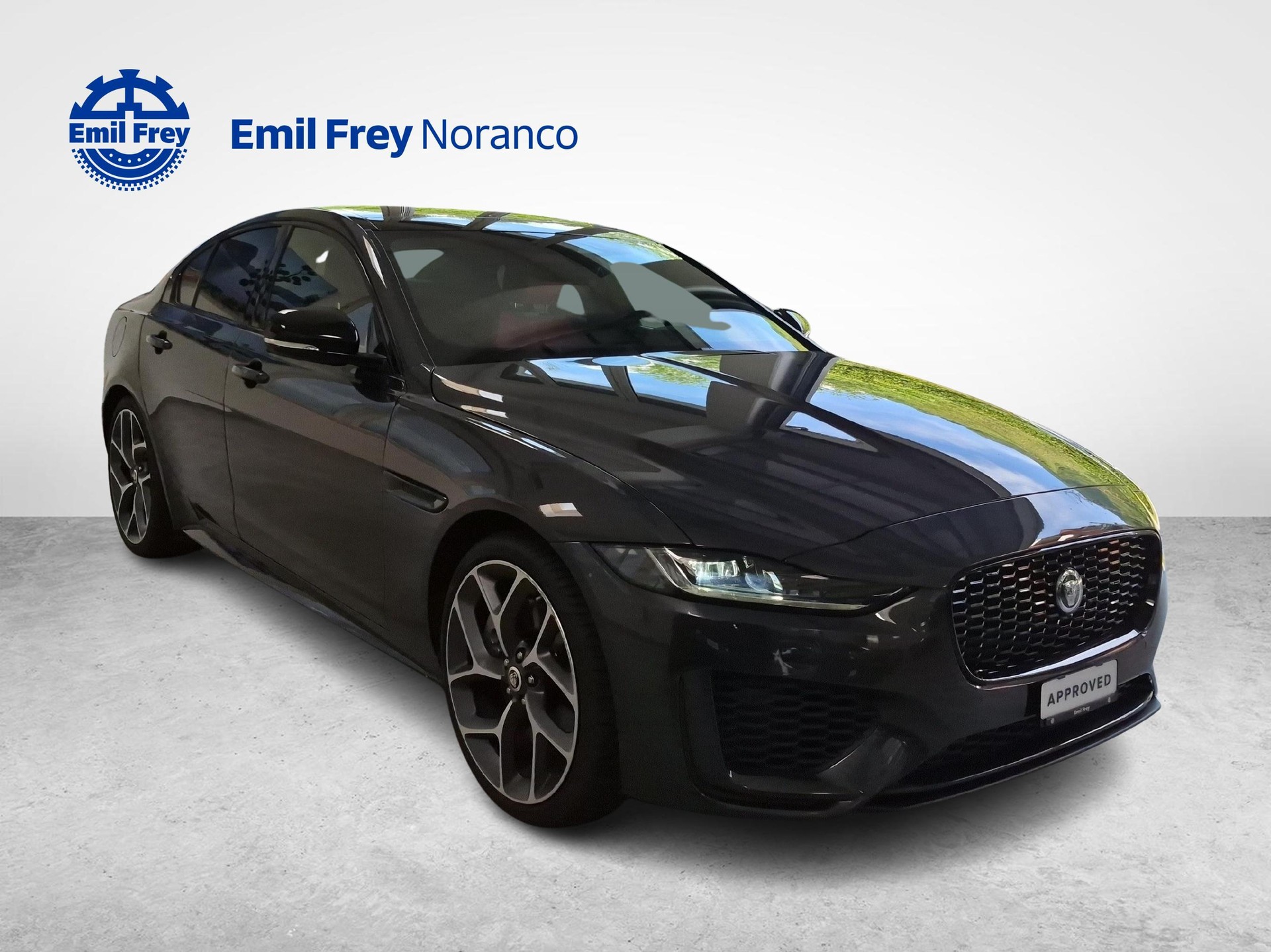 JAGUAR XE 2.0 T 300 Sport AWD - Gancio traino elettrico & Ruote invernali inclusi-showroom-element-2