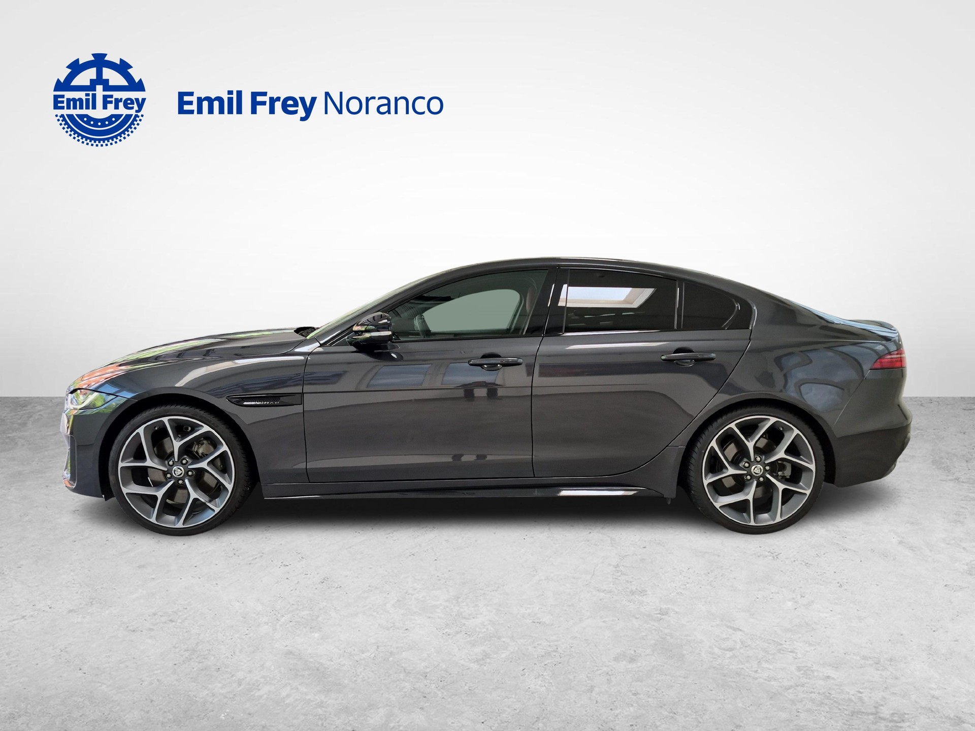 JAGUAR XE 2.0 T 300 Sport AWD - Gancio traino elettrico & Ruote invernali inclusi-showroom-element-1