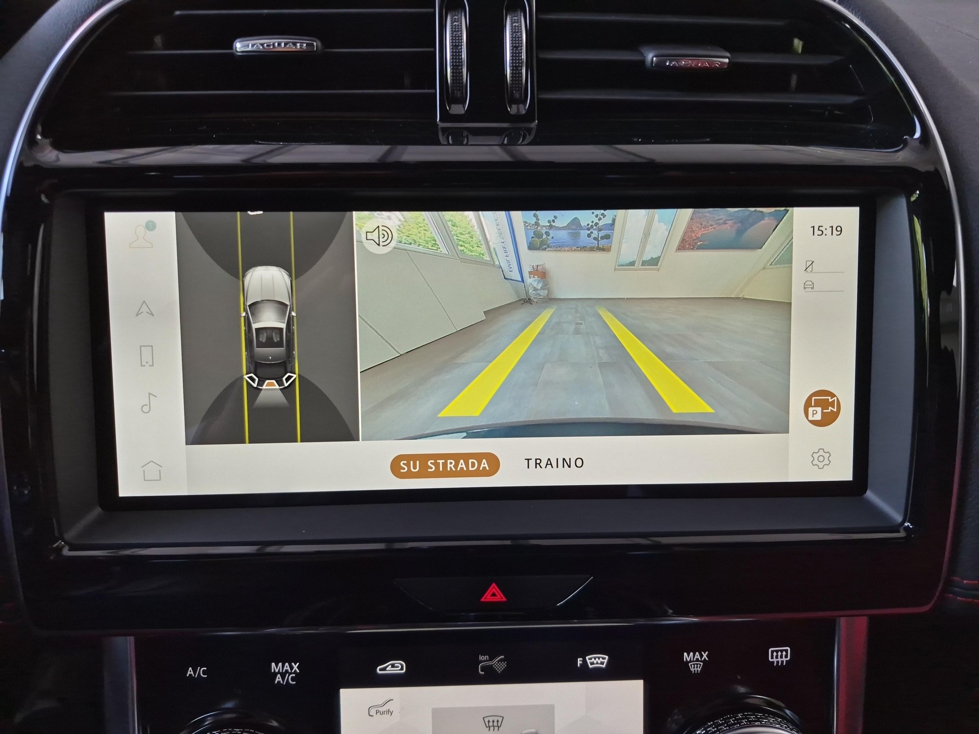 JAGUAR XE 2.0 T 300 Sport AWD - Gancio traino elettrico & Ruote invernali inclusi-image-13