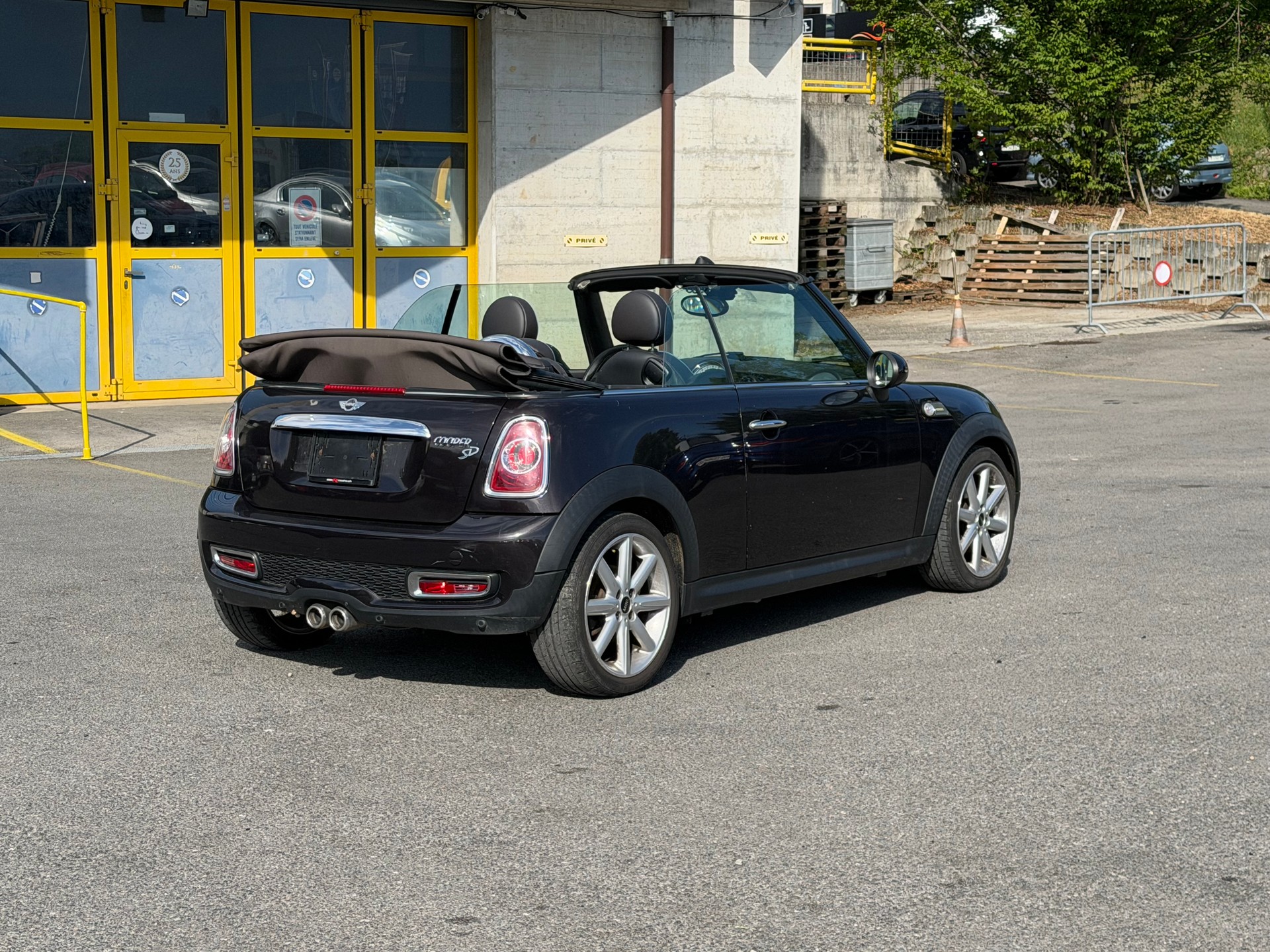 MINI Cooper SD Cabriolet-image-5