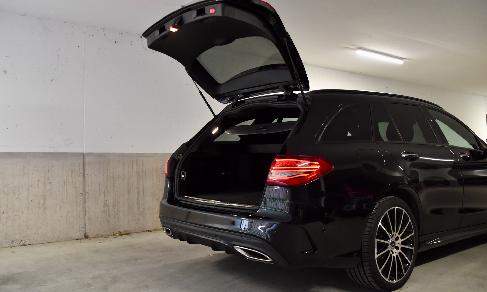 MERCEDES-BENZ C 200 Swiss Star AMG Line 4m-image-8