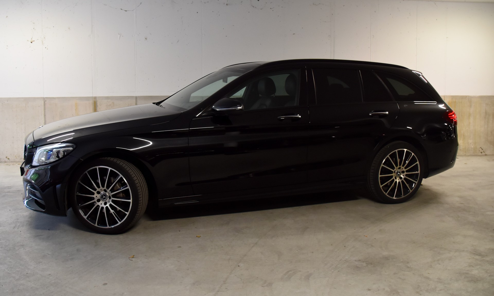 MERCEDES-BENZ C 200 Swiss Star AMG Line 4m-image-2