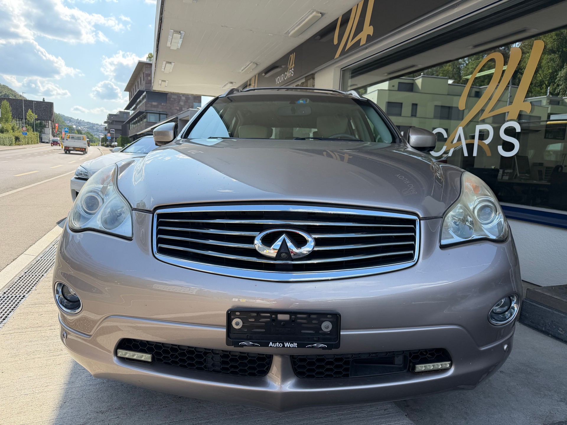 INFINITI EX-showroom-element-1