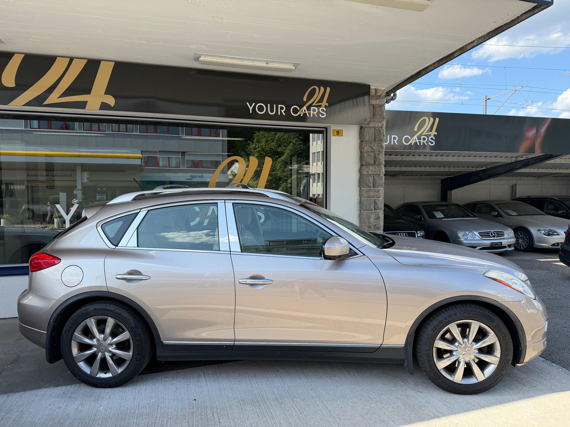 INFINITI EX-showroom-element-3