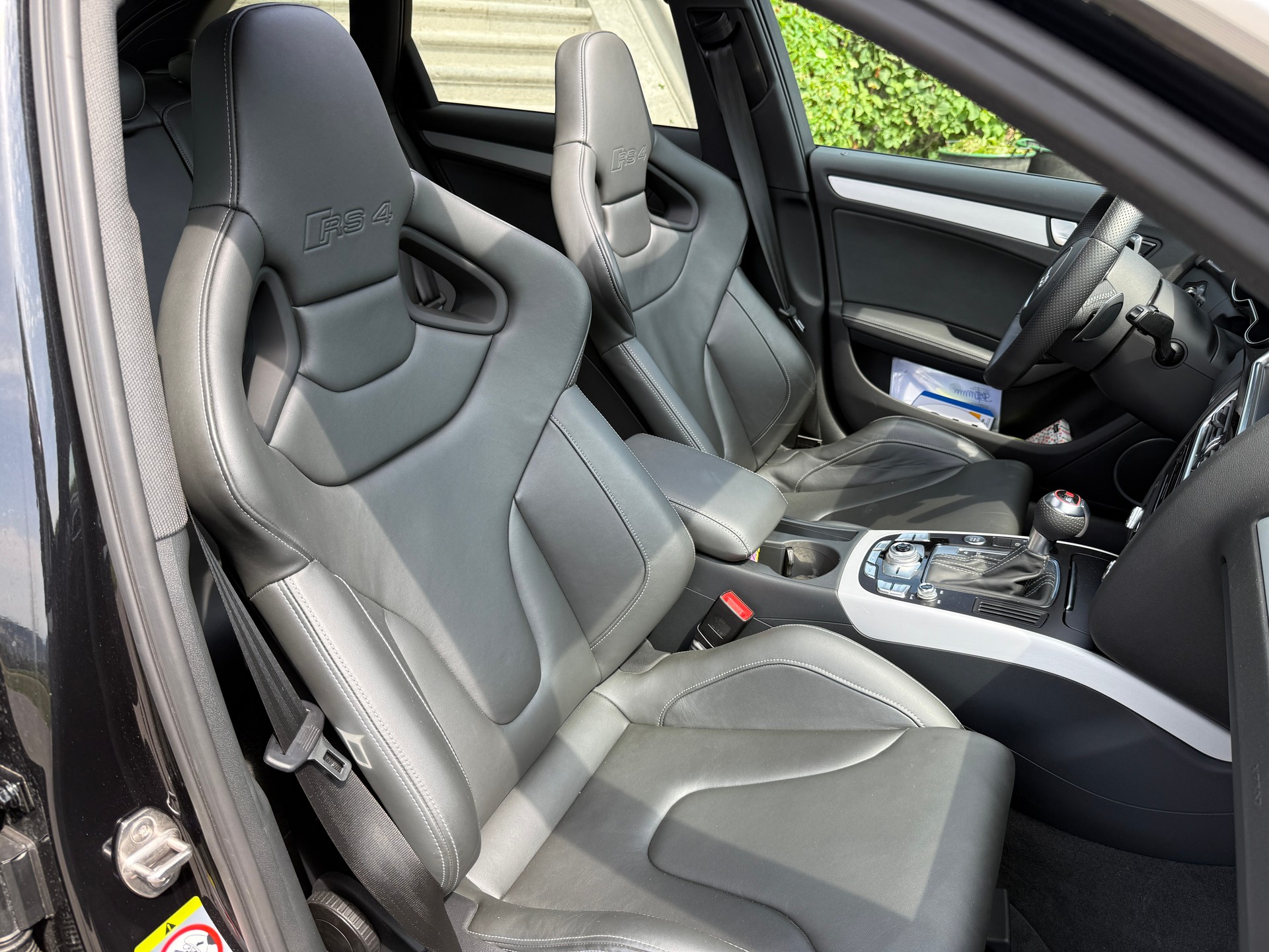 AUDI RS4 Avant 4.2 FSI V8 quattro S-tronic-image-19